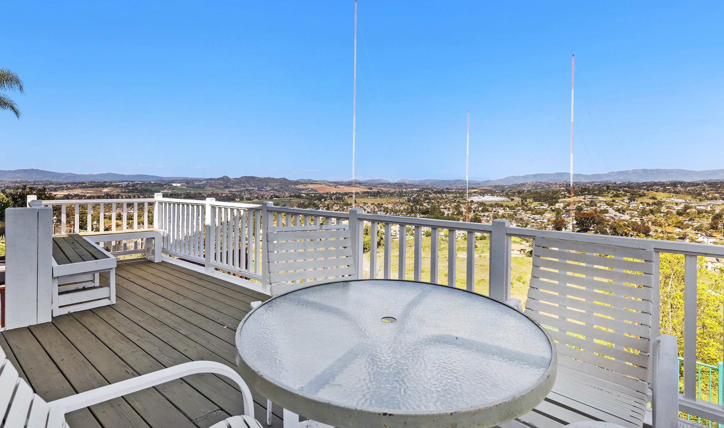 5213 Palmera Dr, Oceanside CA  92056-2117 exterior