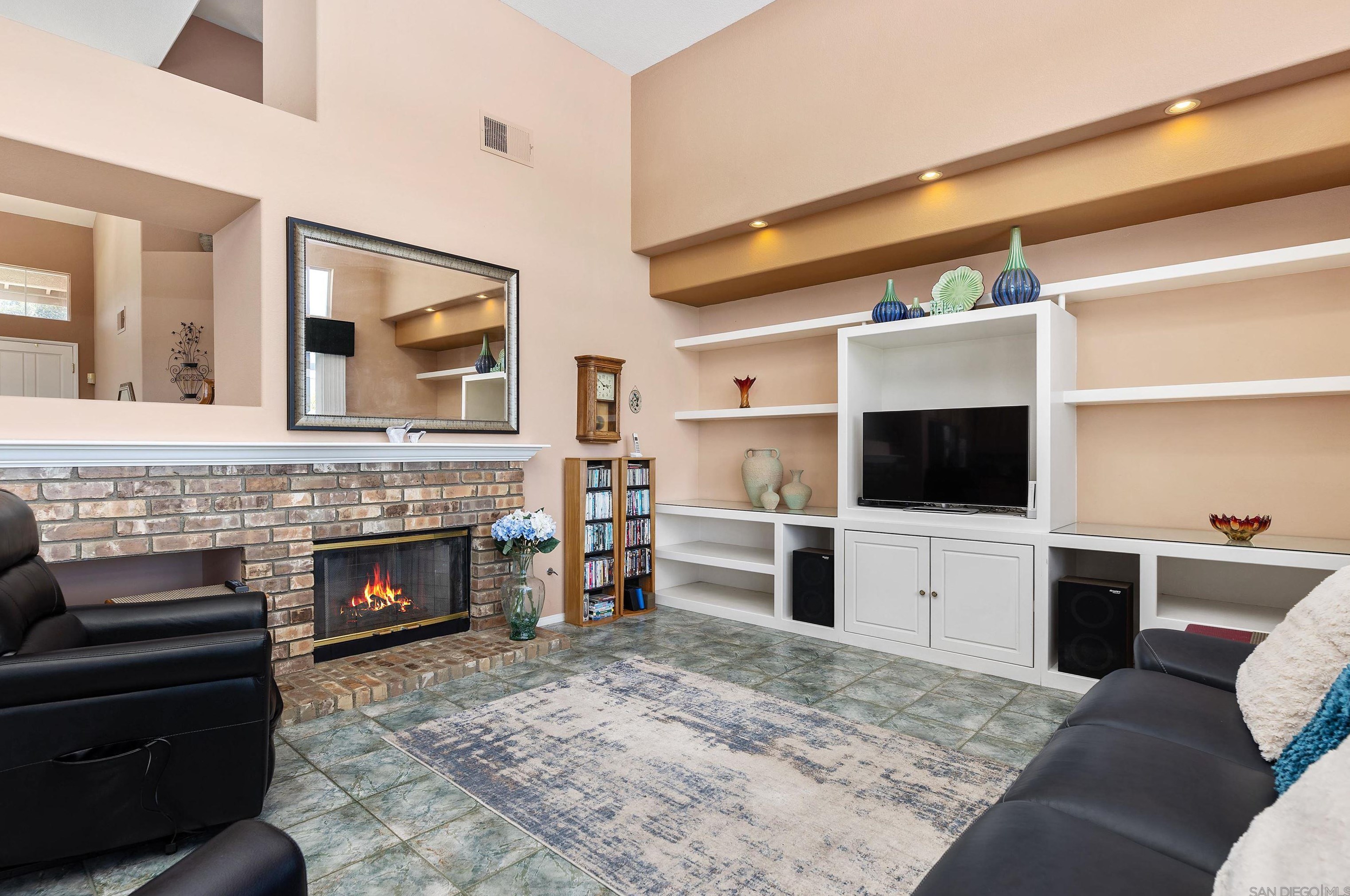 5213 Palmera Dr, Oceanside CA  92056-2117 exterior