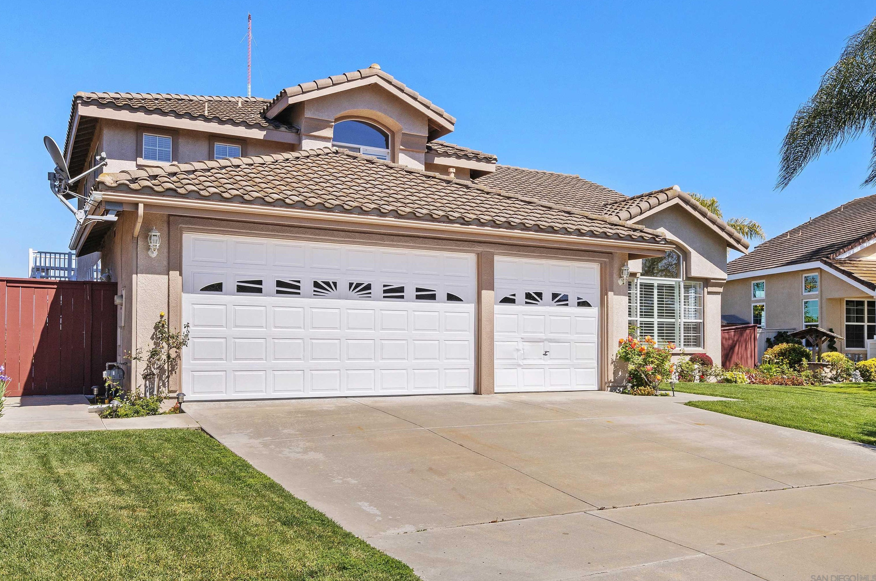 5213 Palmera Dr, Oceanside CA  92056-2117 exterior