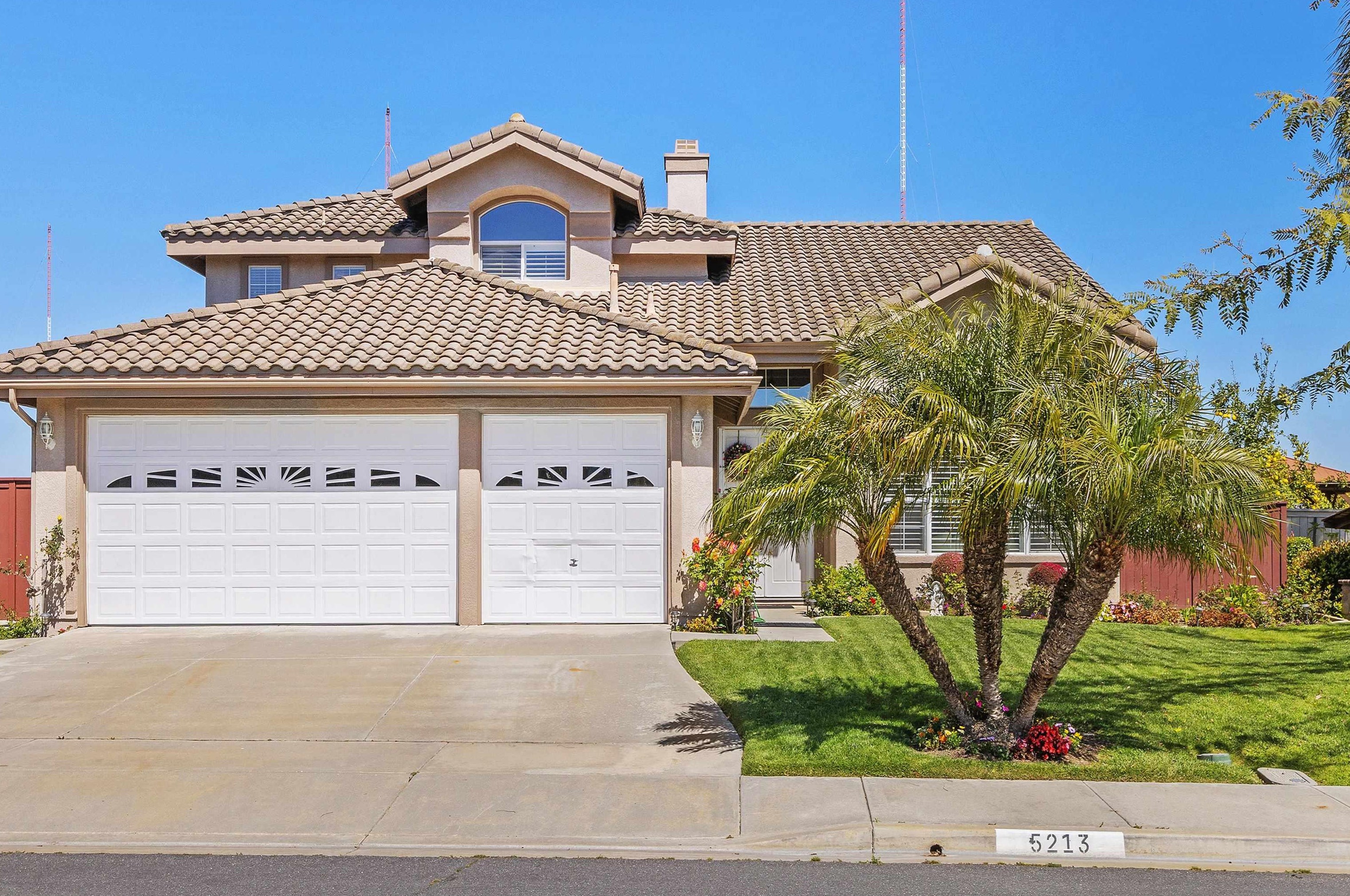 5213 Palmera Dr, Oceanside CA  92056-2117 exterior