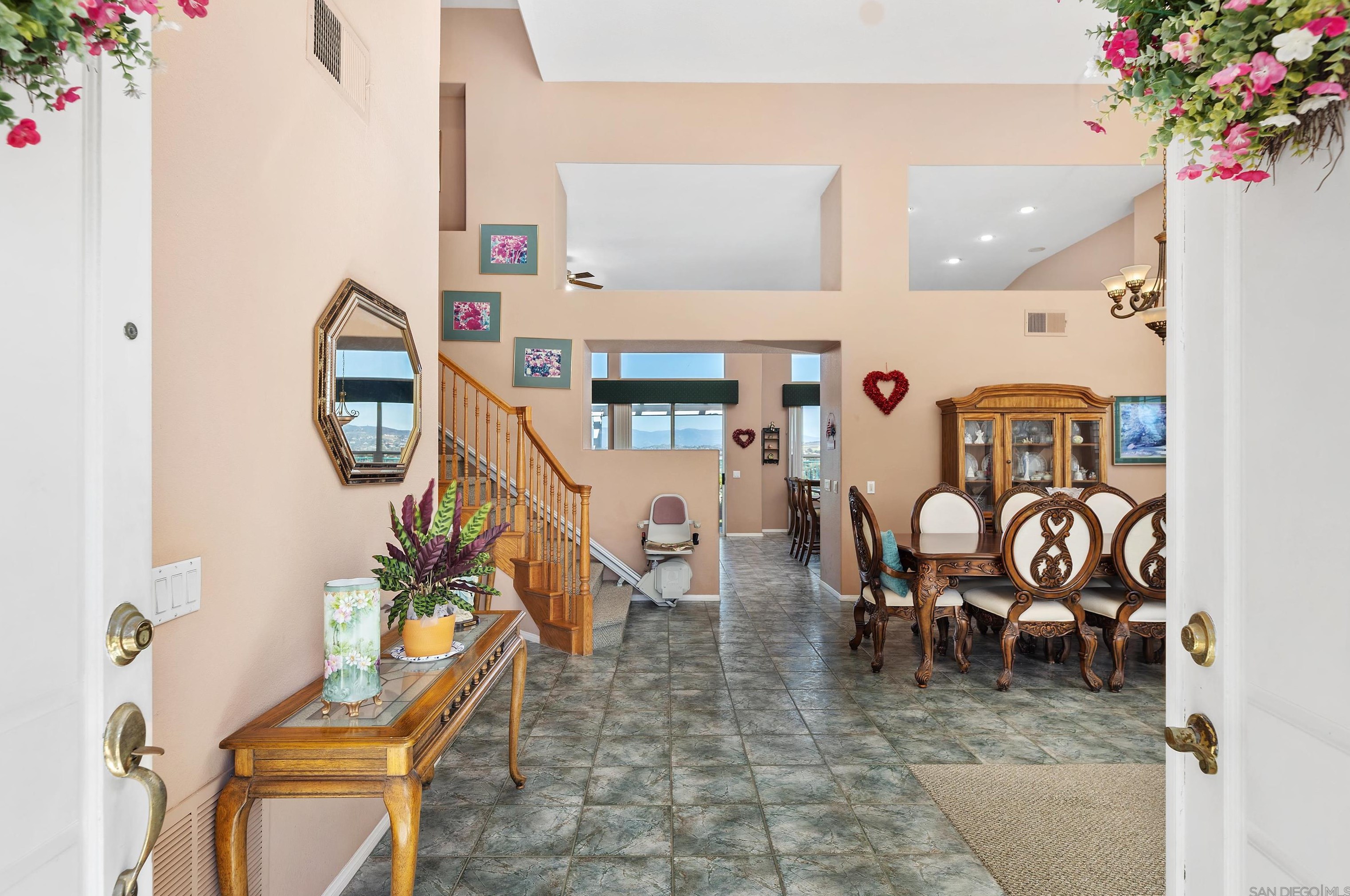 5213 Palmera Dr, Oceanside CA  92056-2117 exterior