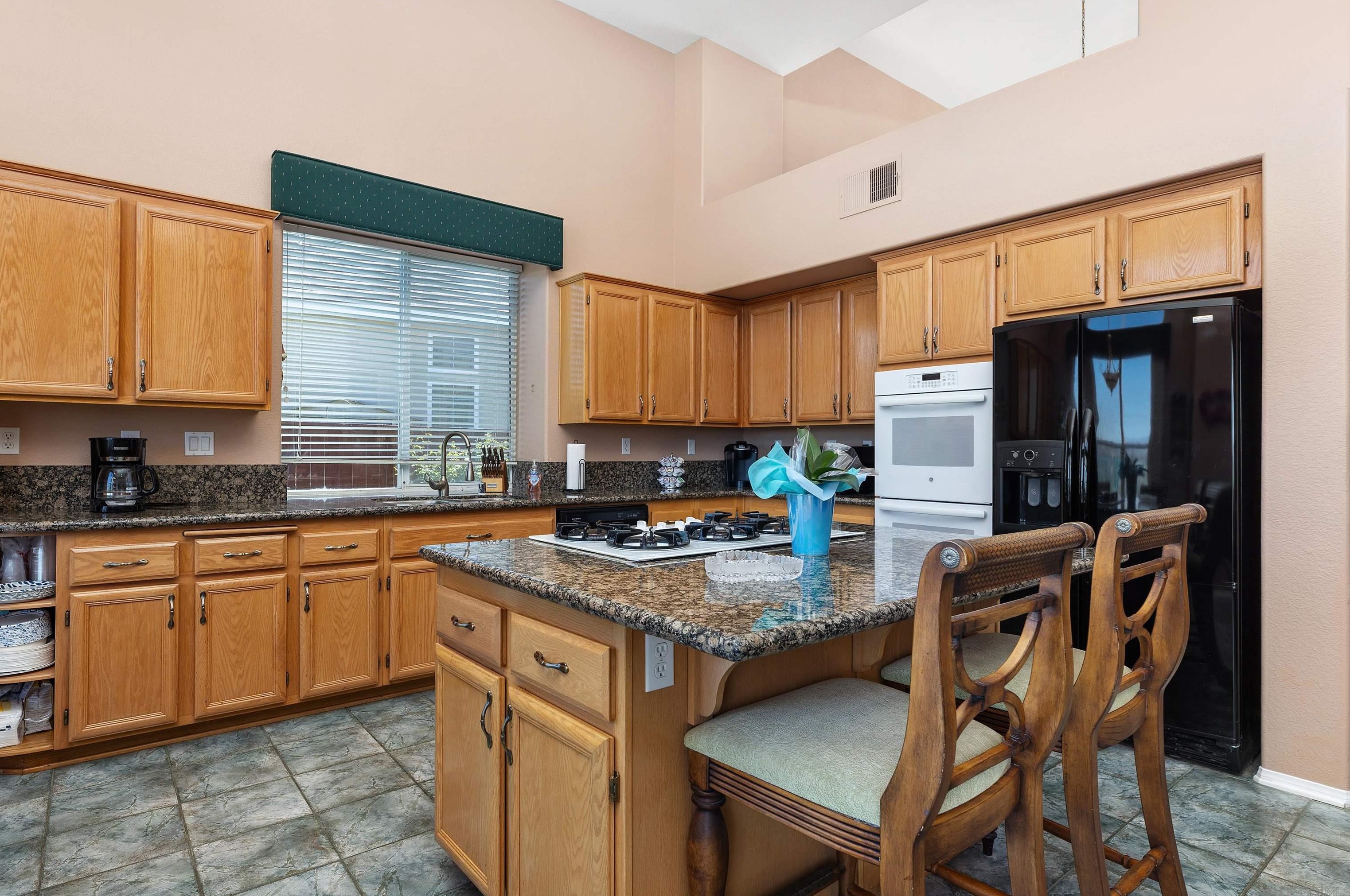 5213 Palmera Dr, Oceanside CA  92056-2117 exterior