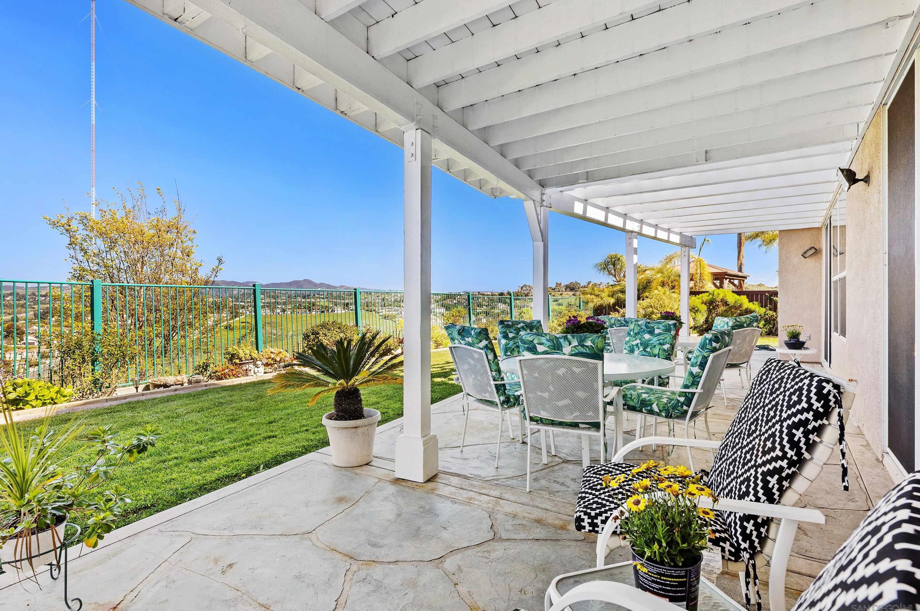 5213 Palmera Dr, Oceanside CA  92056-2117 exterior