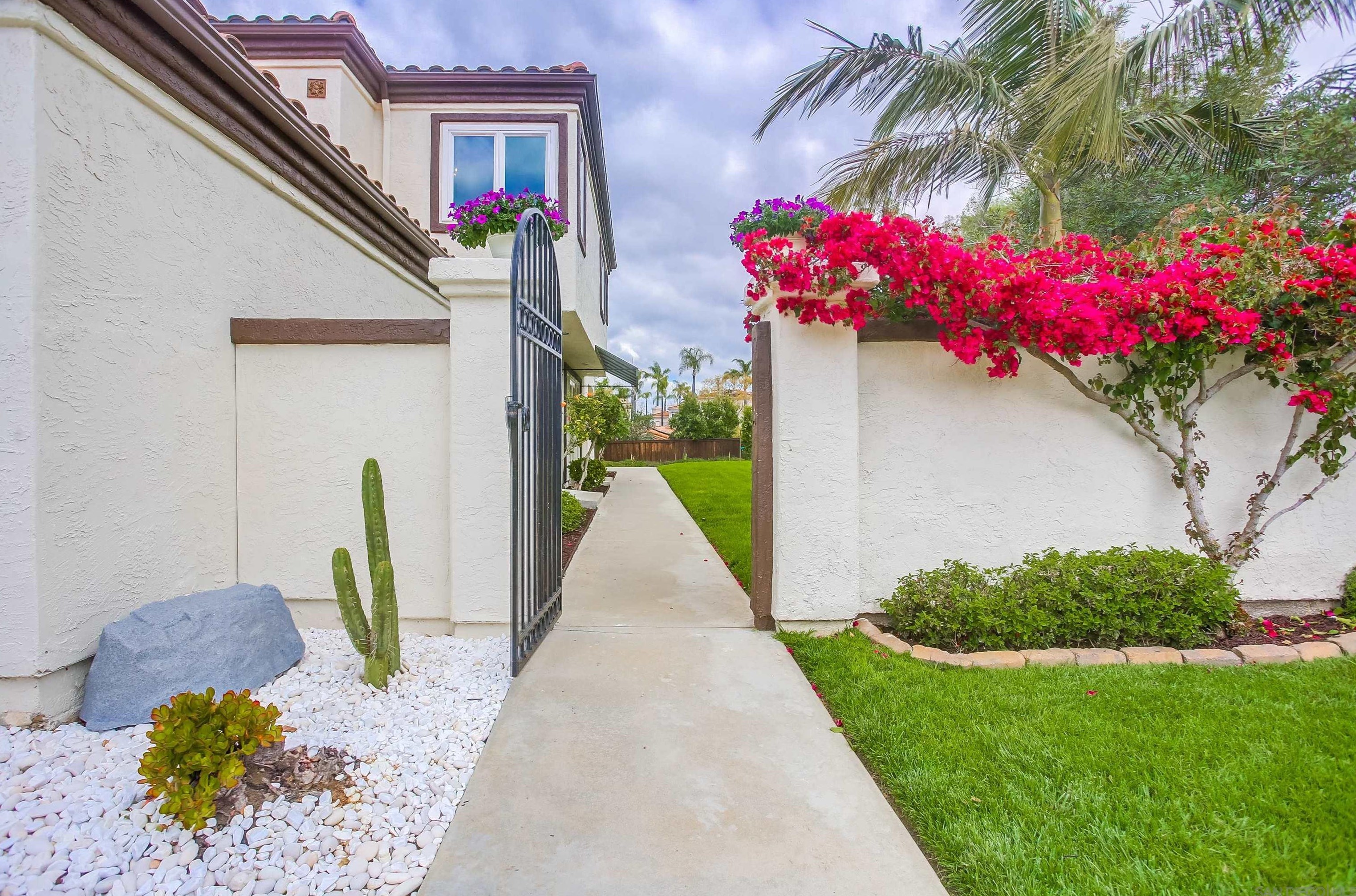 1903 Mountain Valley Ln, Escondido, CA 92029