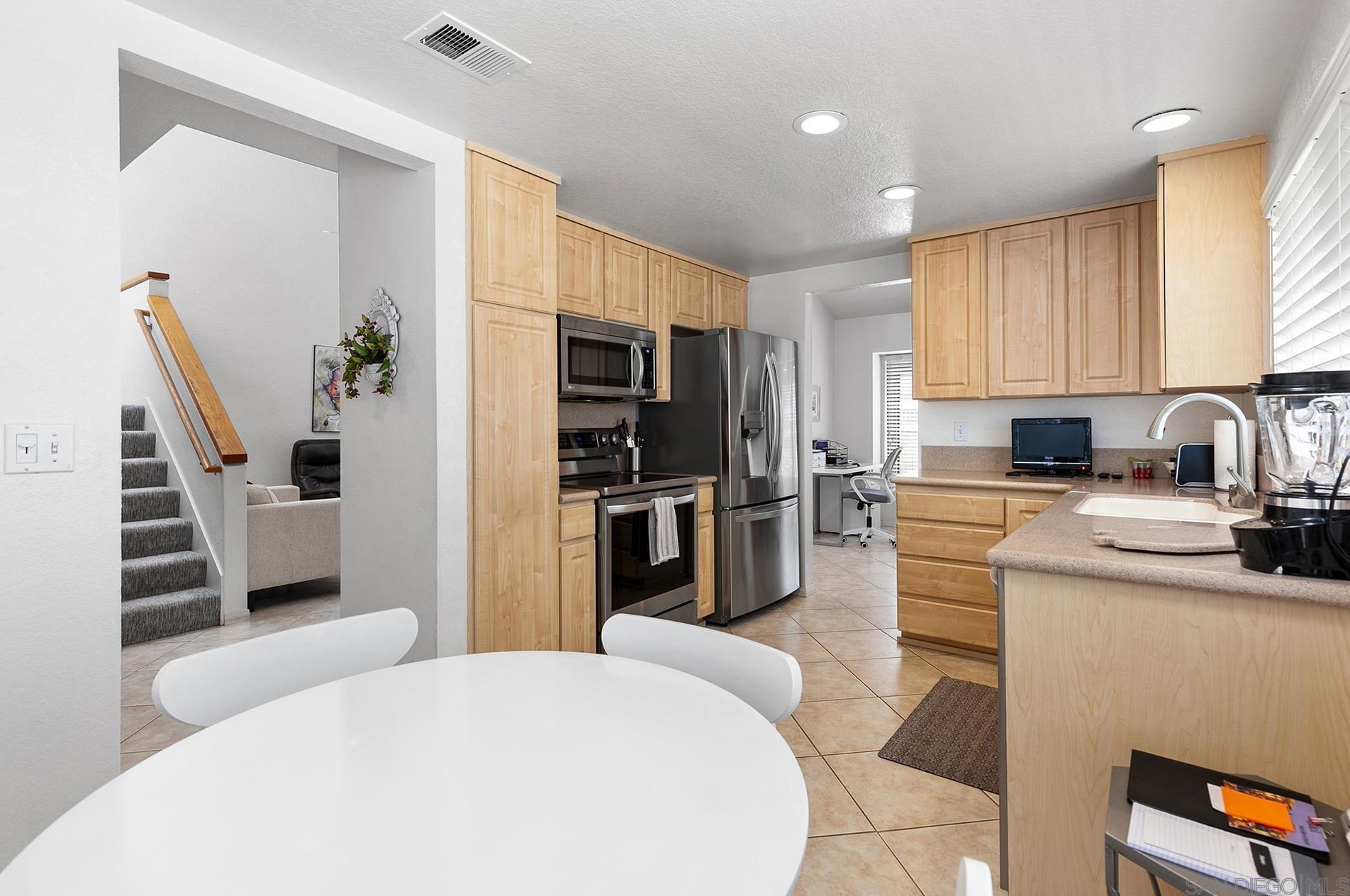 6465 Caminito Listo, San Diego CA 92111-6859 exterior