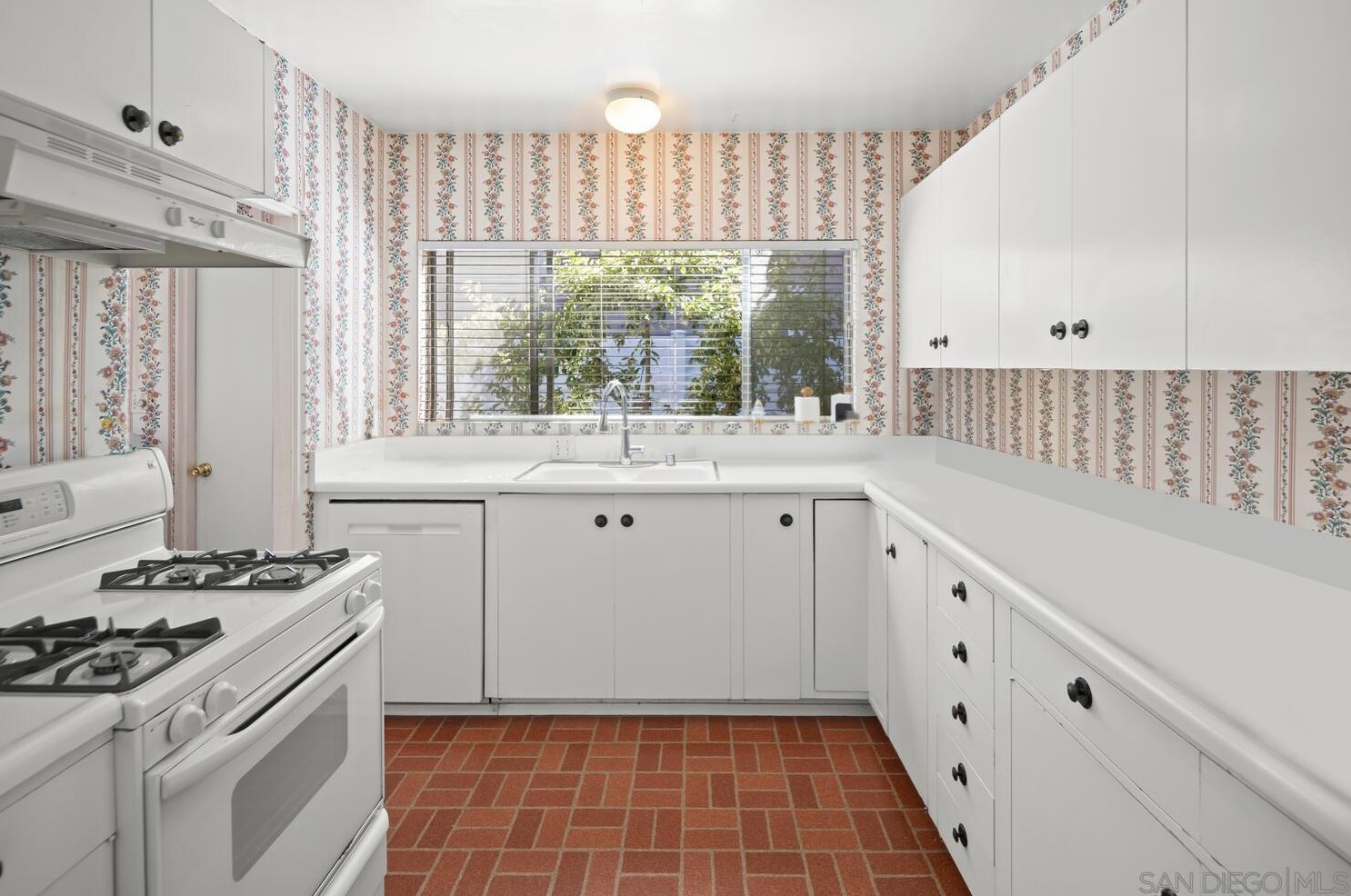 671 Alameda Blvd, San Diego CA 92118-2014 exterior