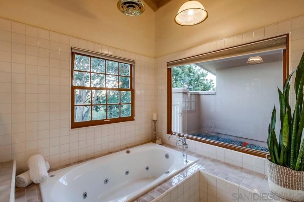 10510 Fuerte Dr, La Mesa CA  91941-4351 exterior