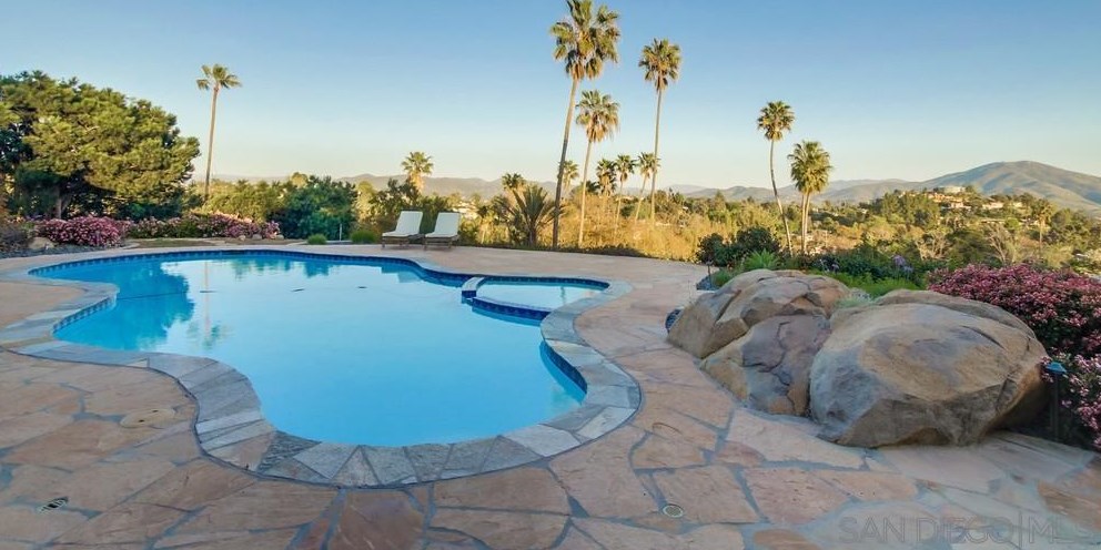 10510 Fuerte Dr, La Mesa CA  91941-4351 exterior
