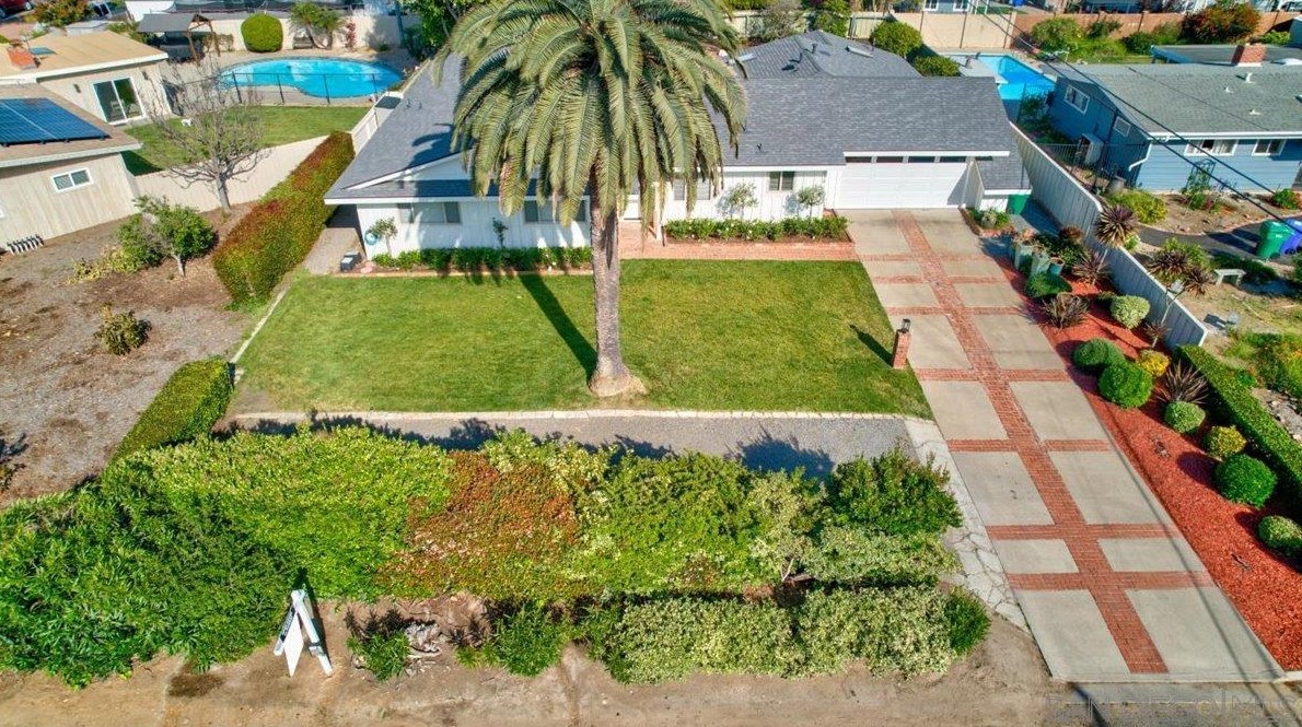 3019 Mesa Dr, Oceanside CA  92054-3705 exterior