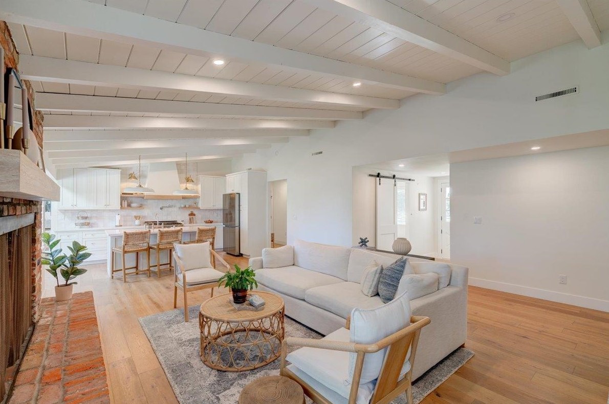 3019 Mesa Dr, Oceanside CA  92054-3705 exterior