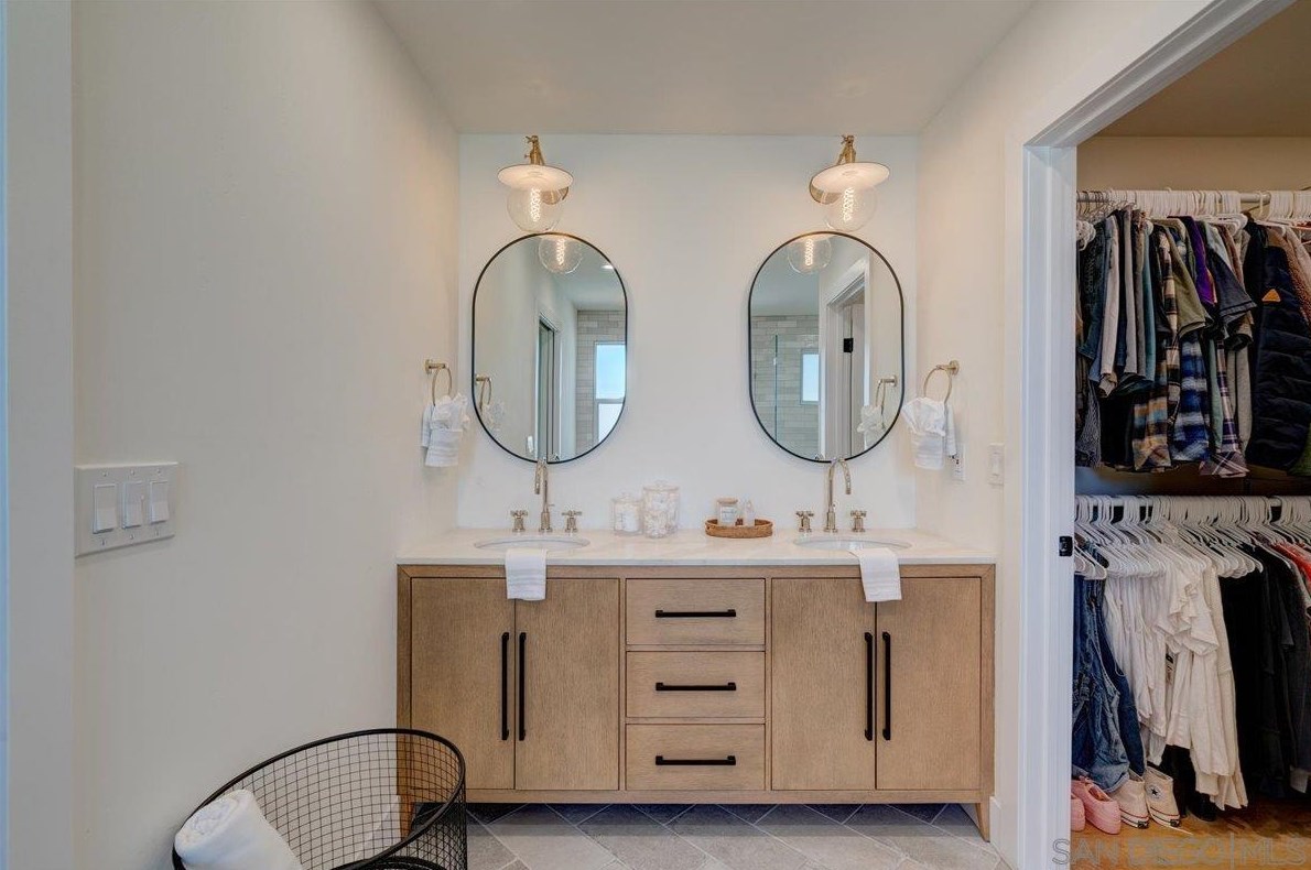 3019 Mesa Dr, Oceanside CA  92054-3705 exterior