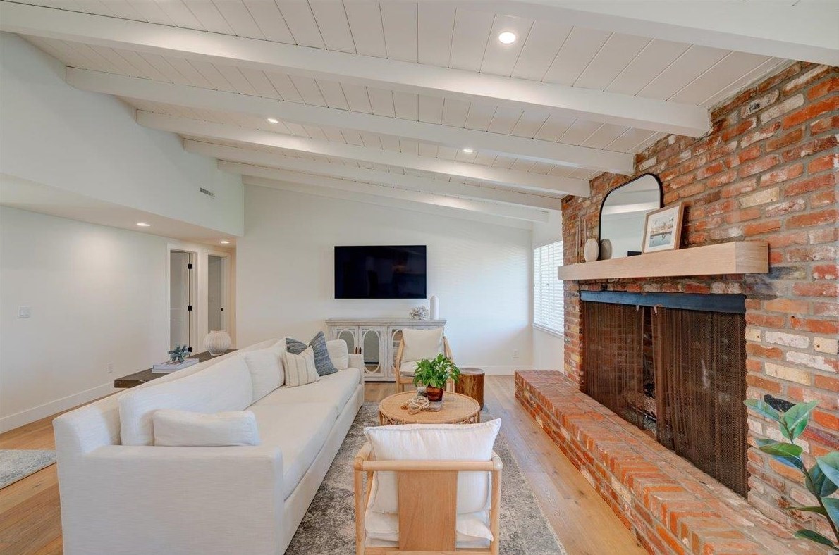 3019 Mesa Dr, Oceanside CA  92054-3705 exterior