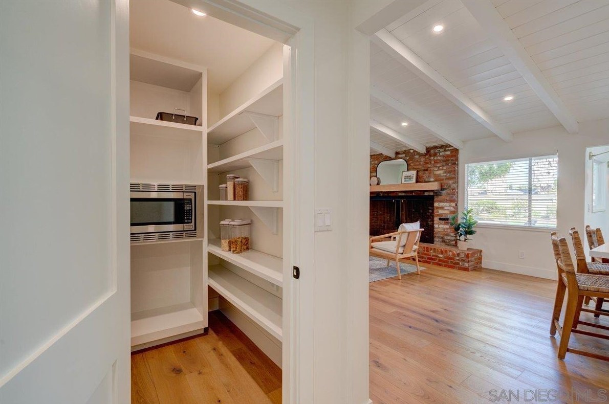 3019 Mesa Dr, Oceanside CA  92054-3705 exterior