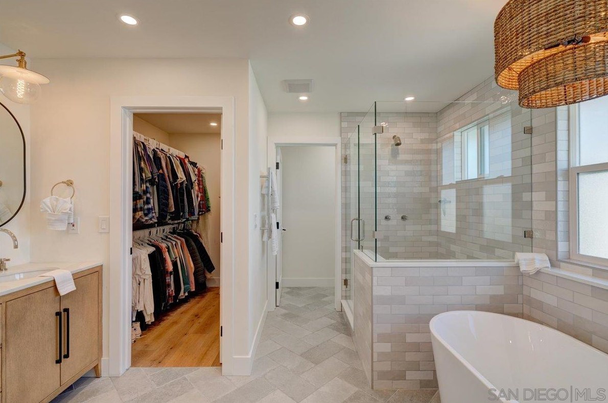 3019 Mesa Dr, Oceanside CA  92054-3705 exterior