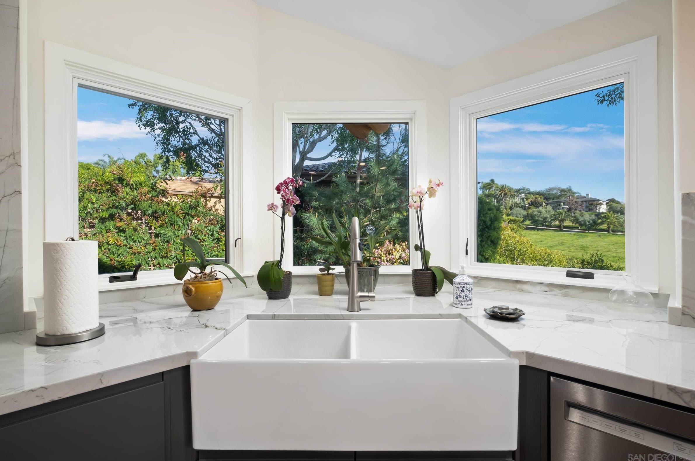 1719 Kings Rd, Vista CA  92084-3639 exterior