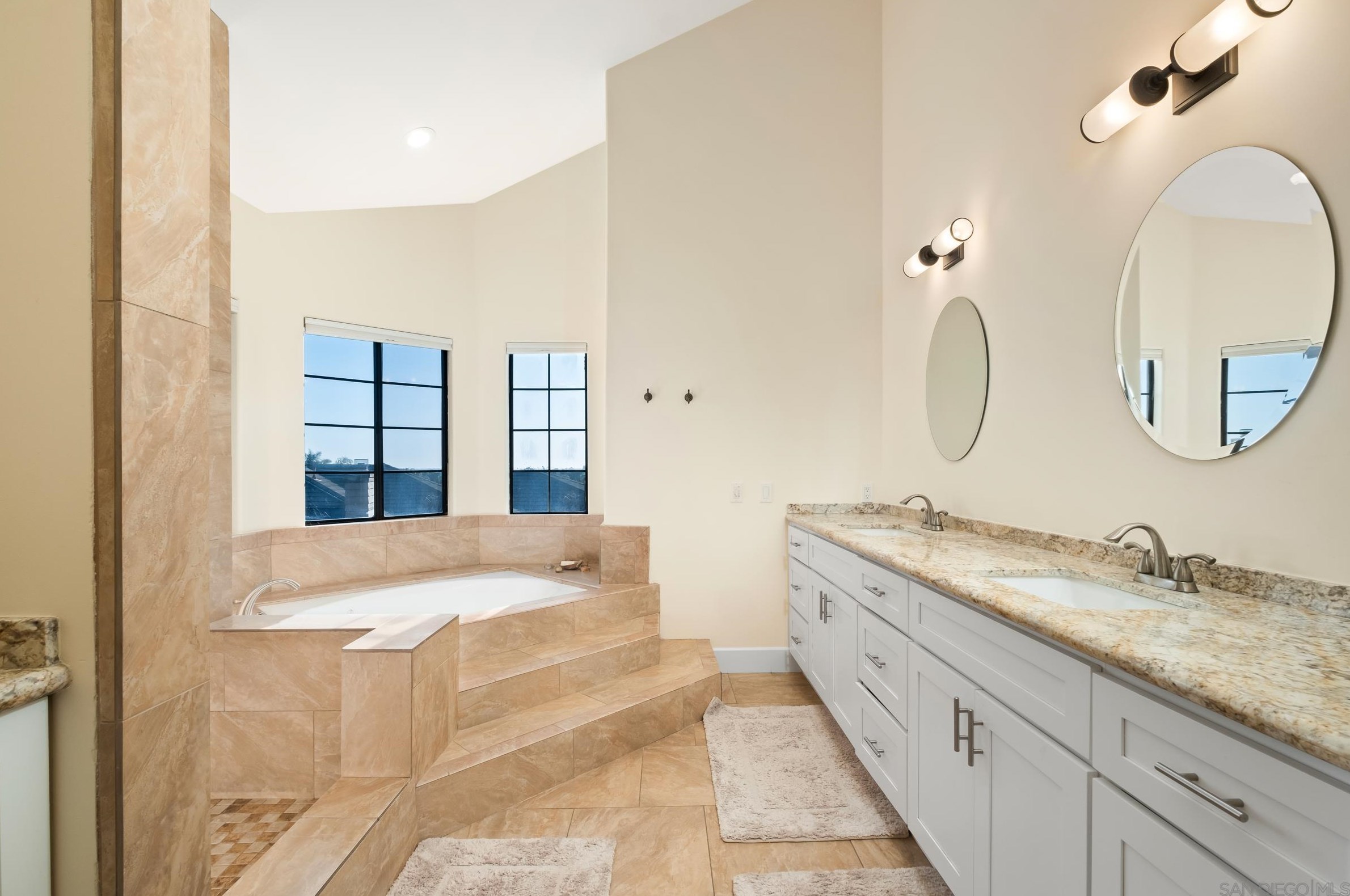 1719 Kings Rd, Vista CA  92084-3639 exterior