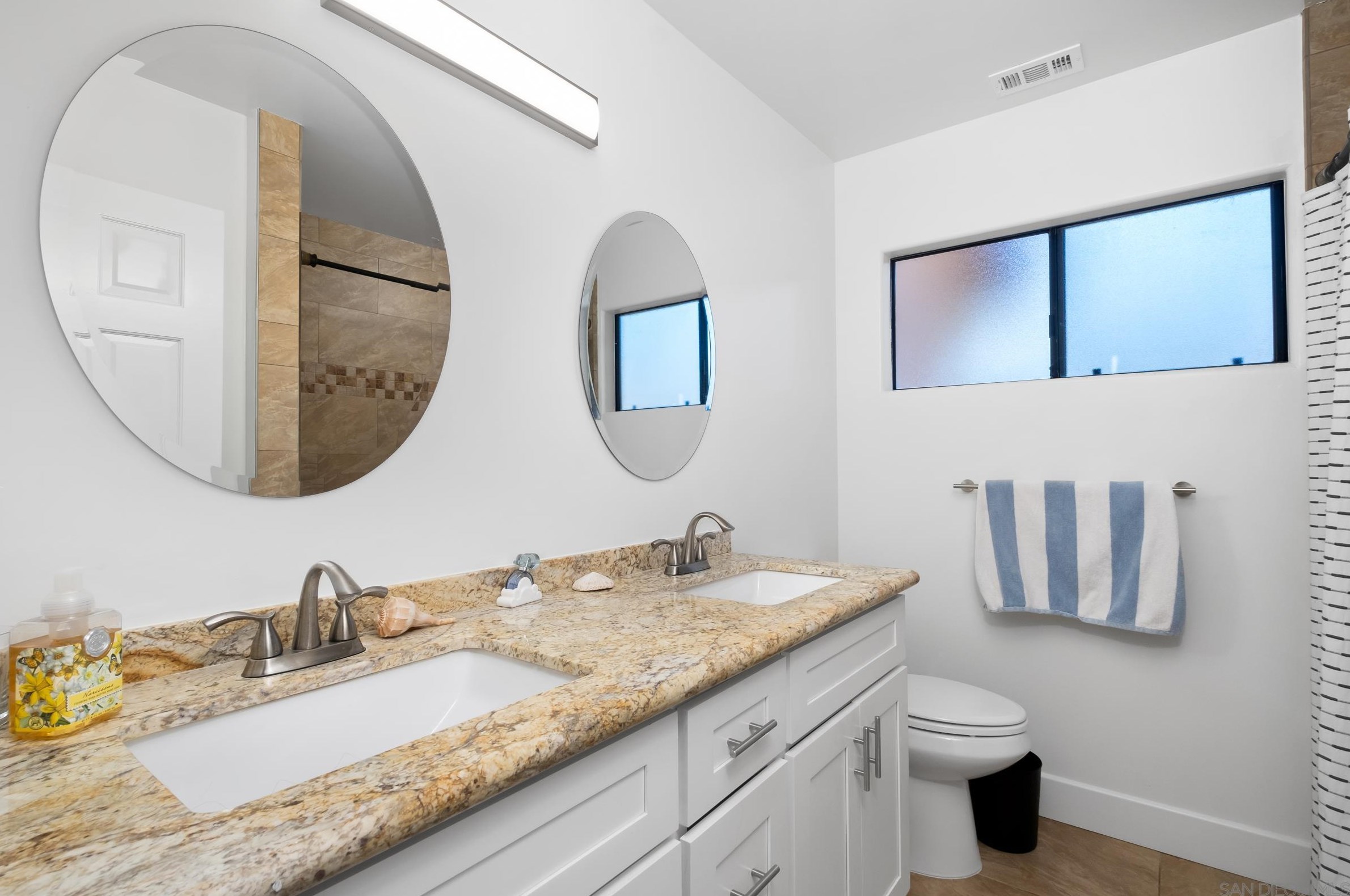 1719 Kings Rd, Vista CA  92084-3639 exterior