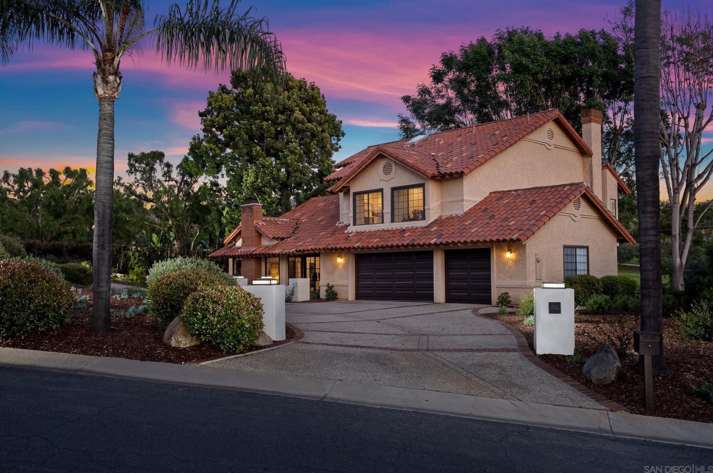 1719 Kings Rd, Vista CA  92084-3639 exterior