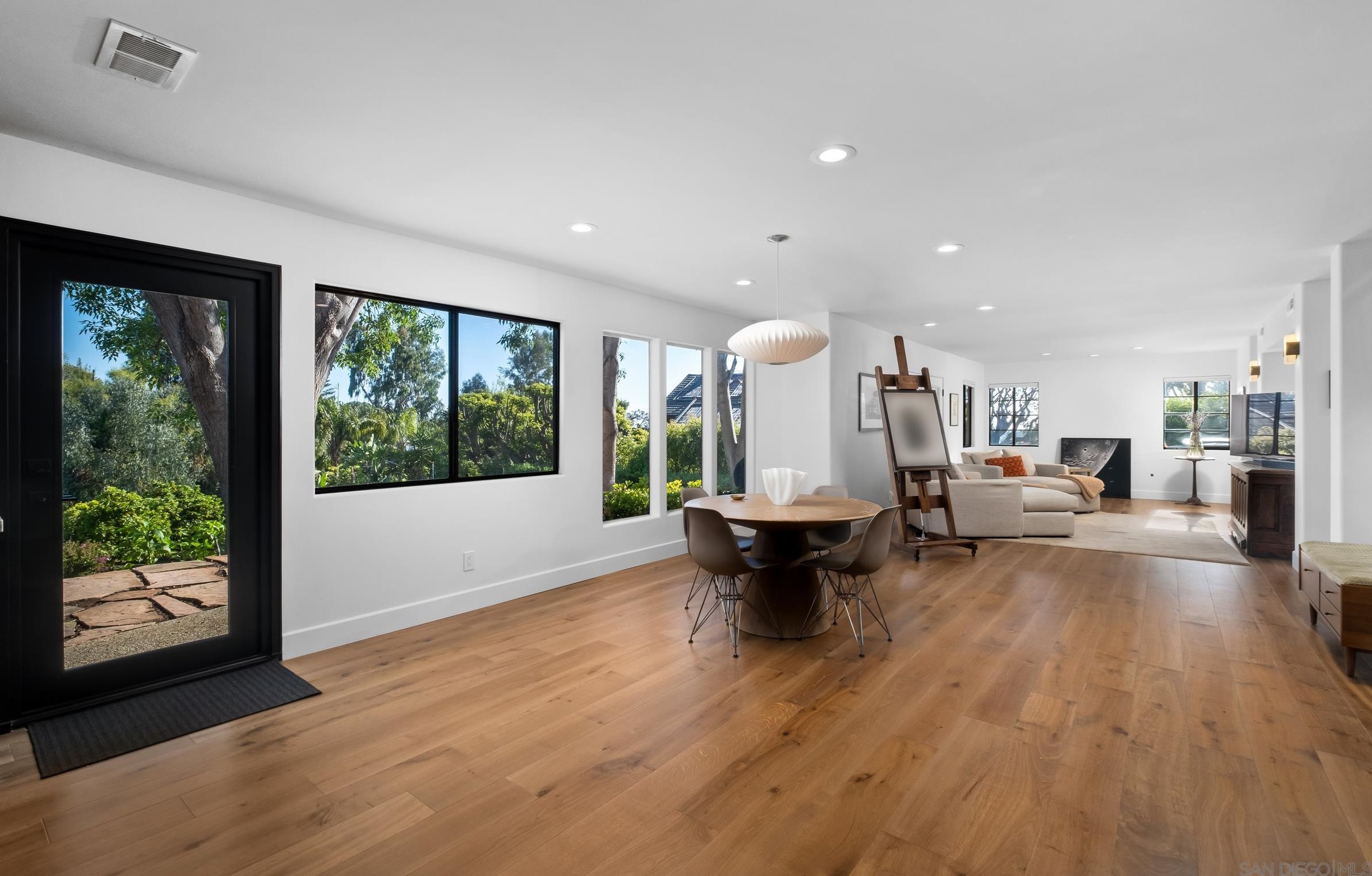 1719 Kings Rd, Vista CA  92084-3639 exterior