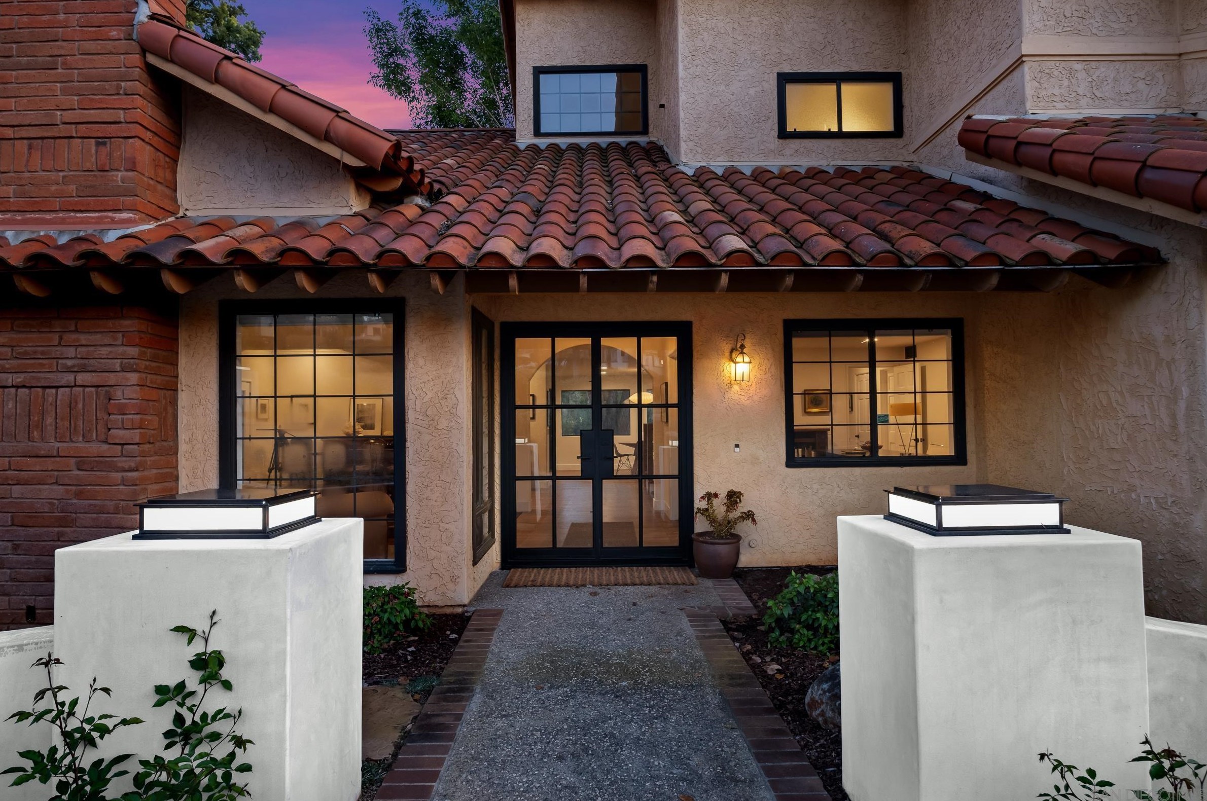 1719 Kings Rd, Vista CA  92084-3639 exterior