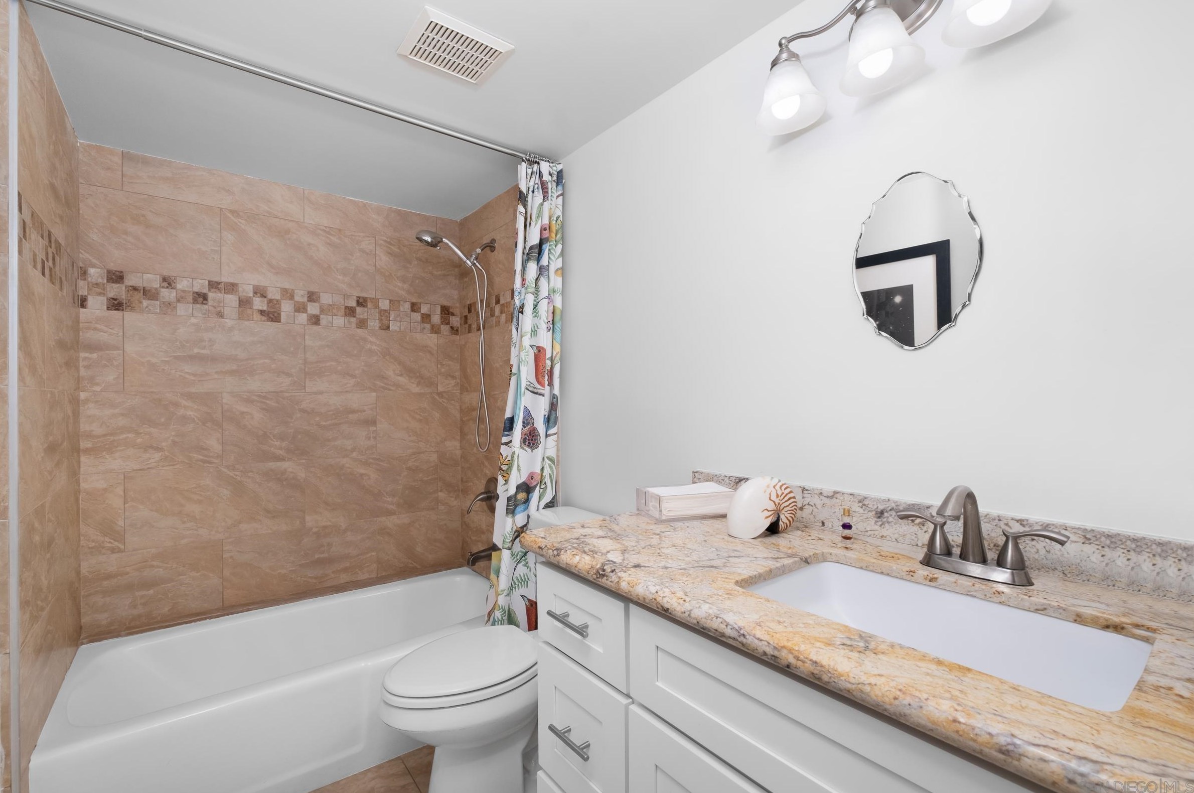 1719 Kings Rd, Vista CA  92084-3639 exterior