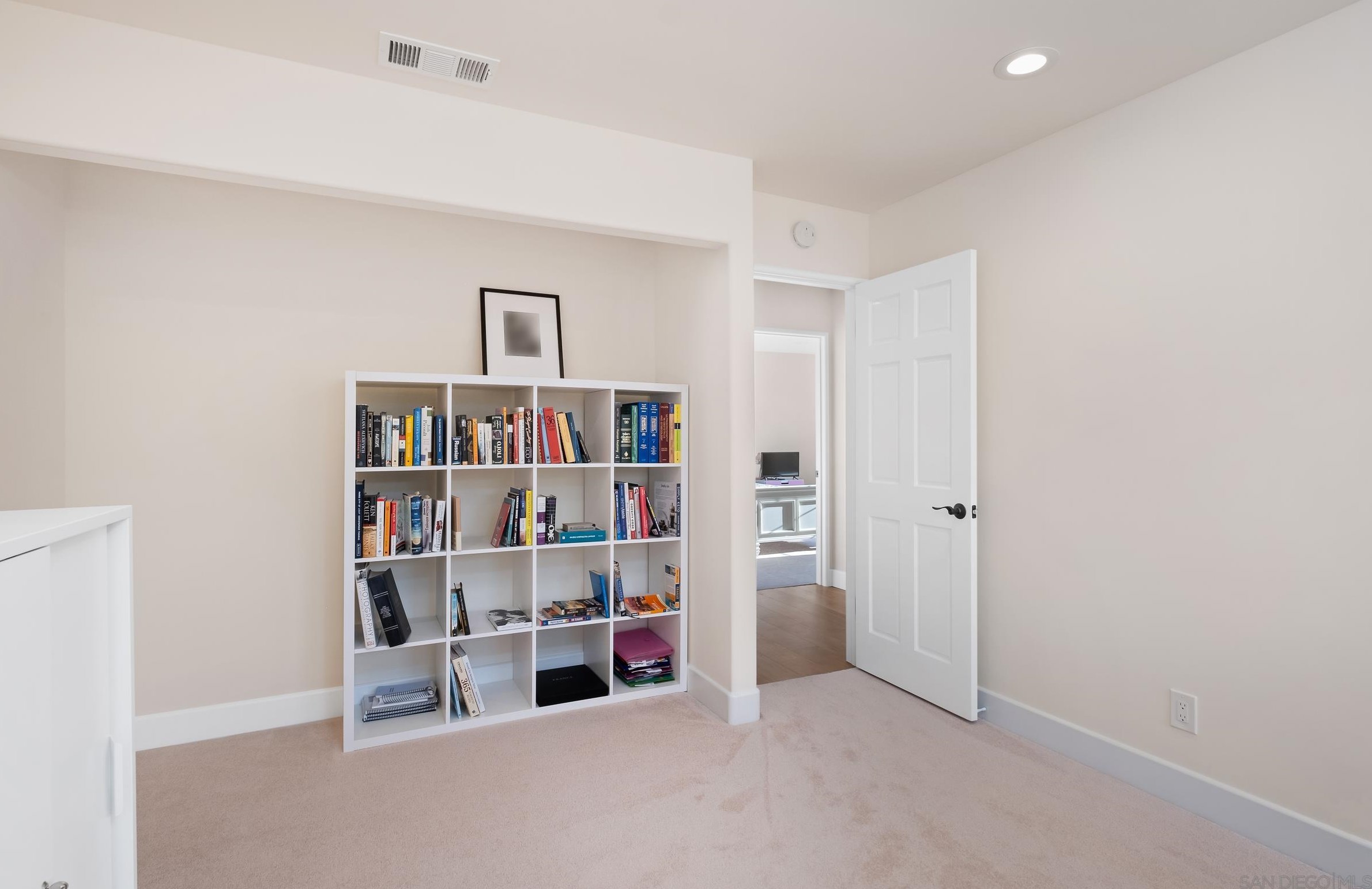 1719 Kings Rd, Vista CA  92084-3639 exterior