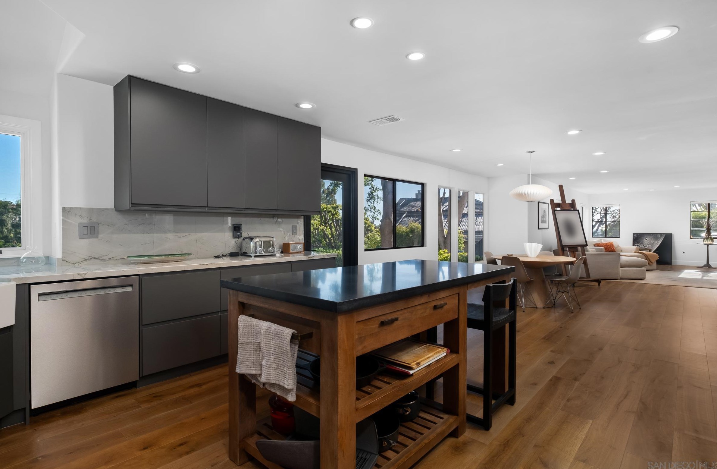 1719 Kings Rd, Vista CA  92084-3639 exterior