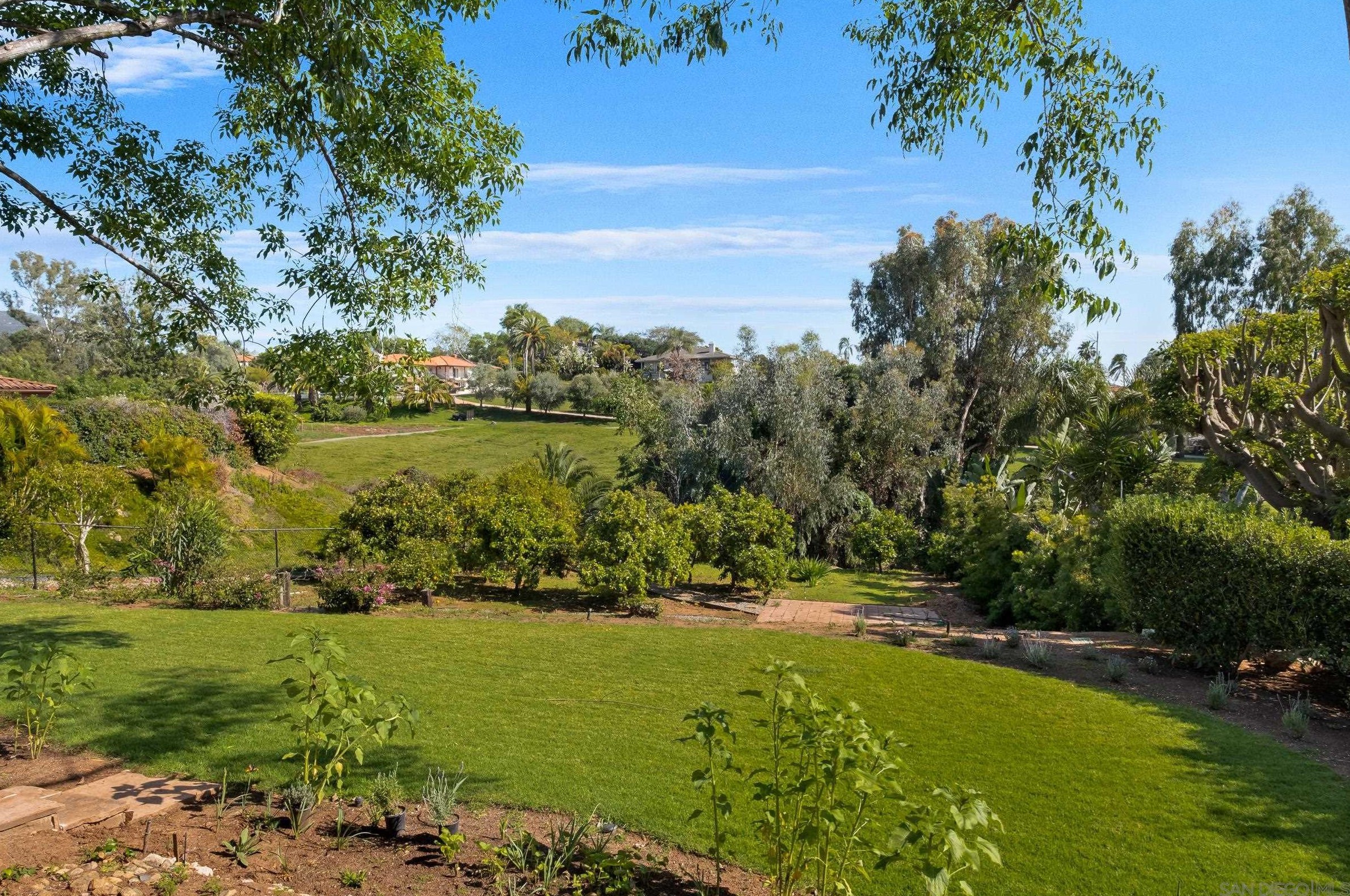 1719 Kings Rd, Vista CA  92084-3639 exterior