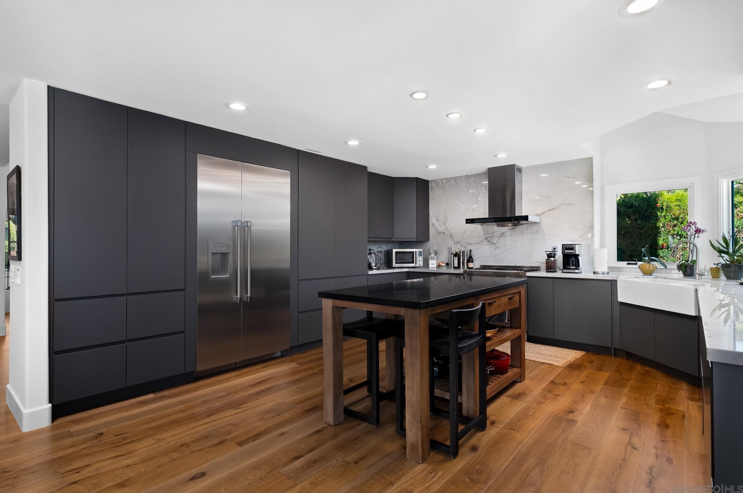 1719 Kings Rd, Vista CA  92084-3639 exterior