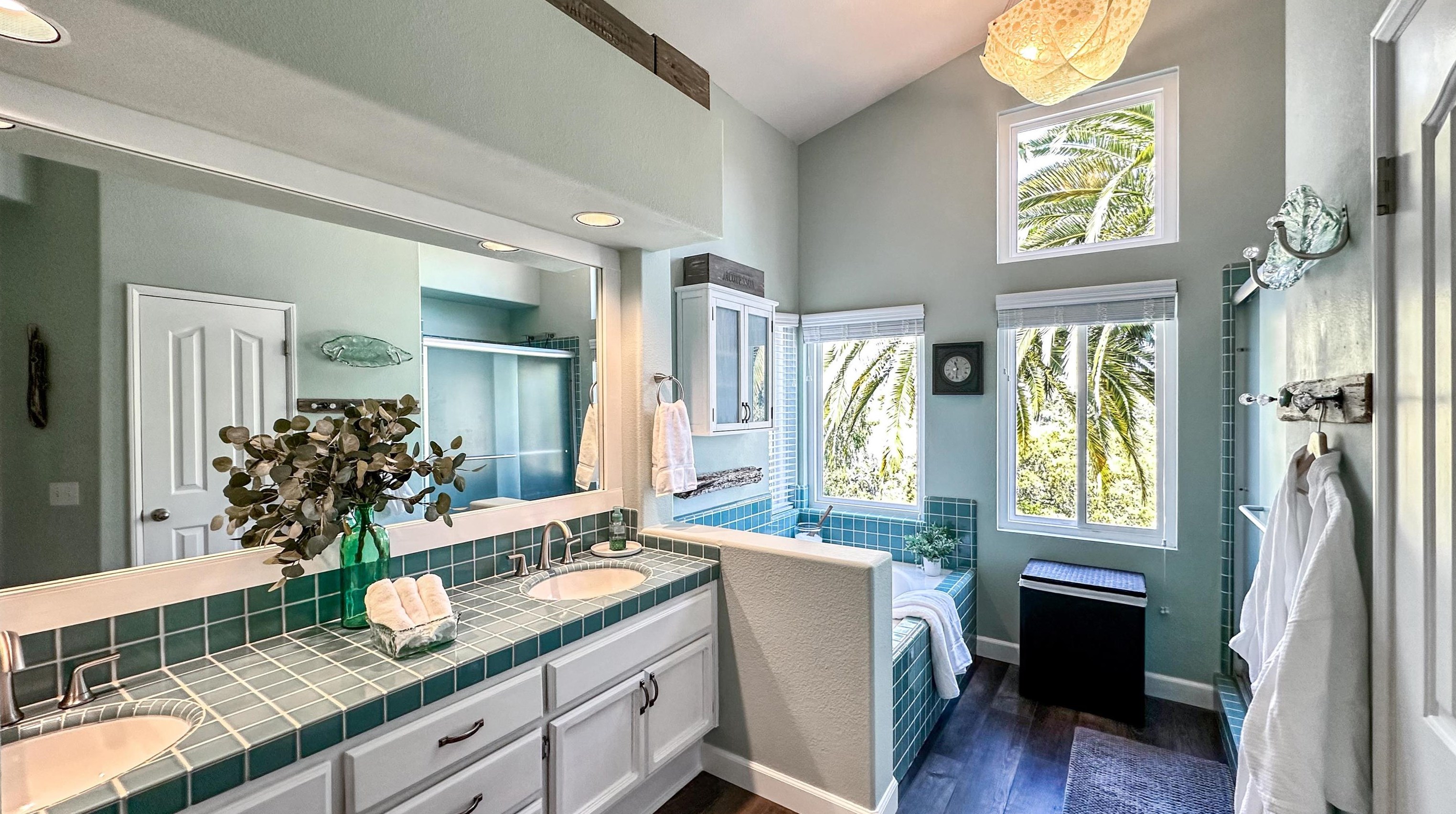 1616 Mountain Pass Cir, Vista CA  92081-8811 exterior