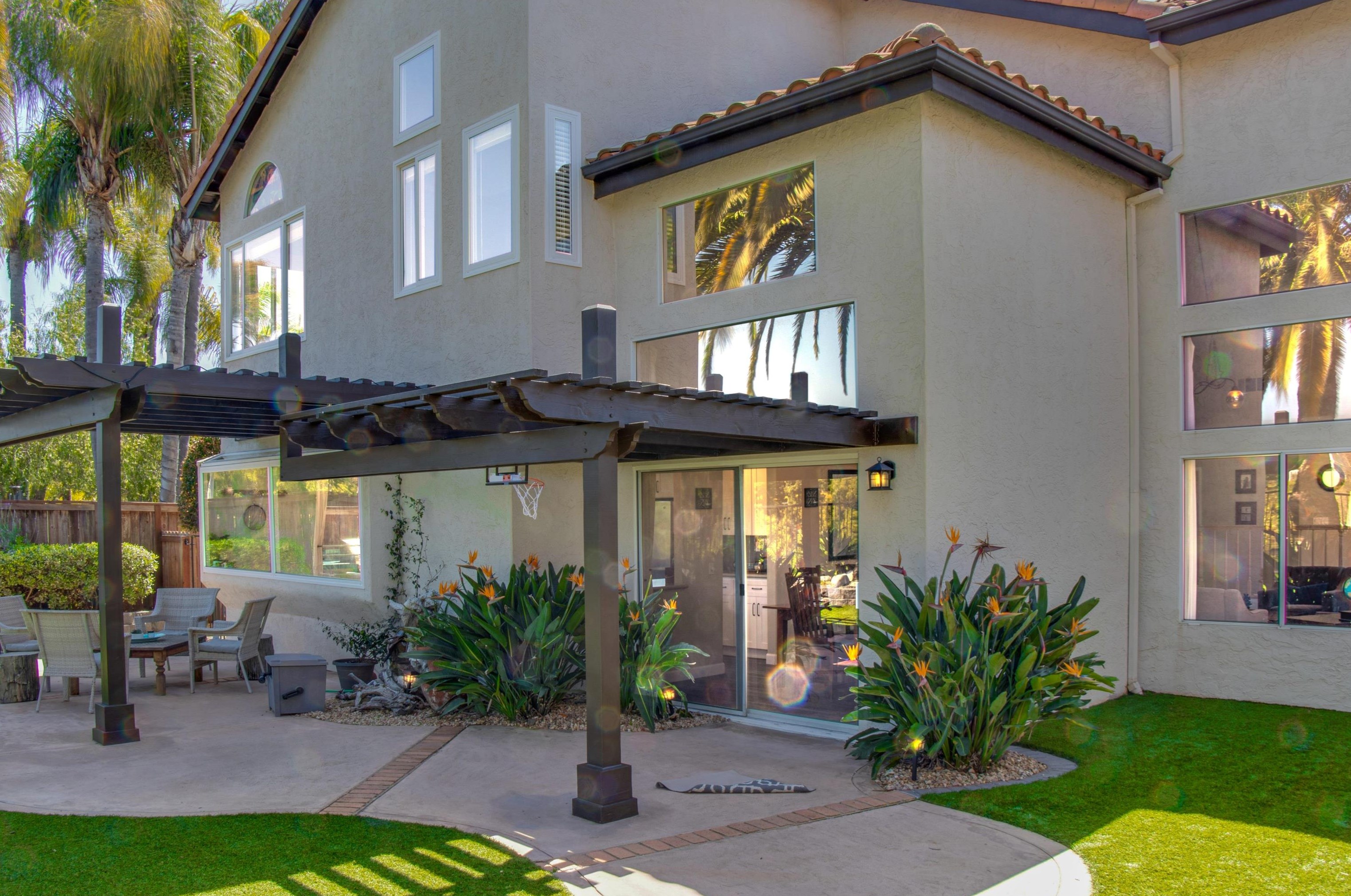 1616 Mountain Pass Cir, Vista CA  92081-8811 exterior