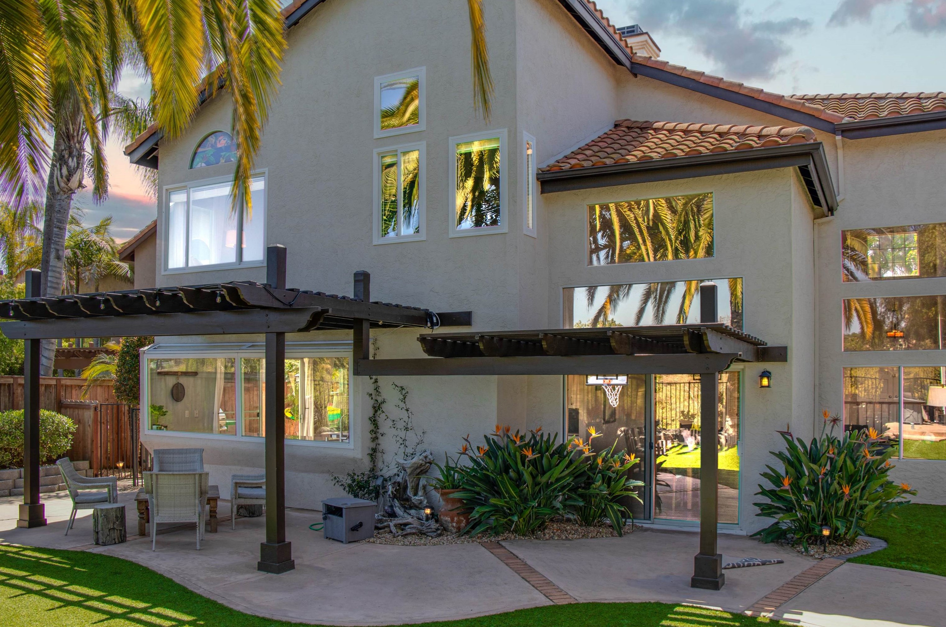 1616 Mountain Pass Cir, Vista CA  92081-8811 exterior