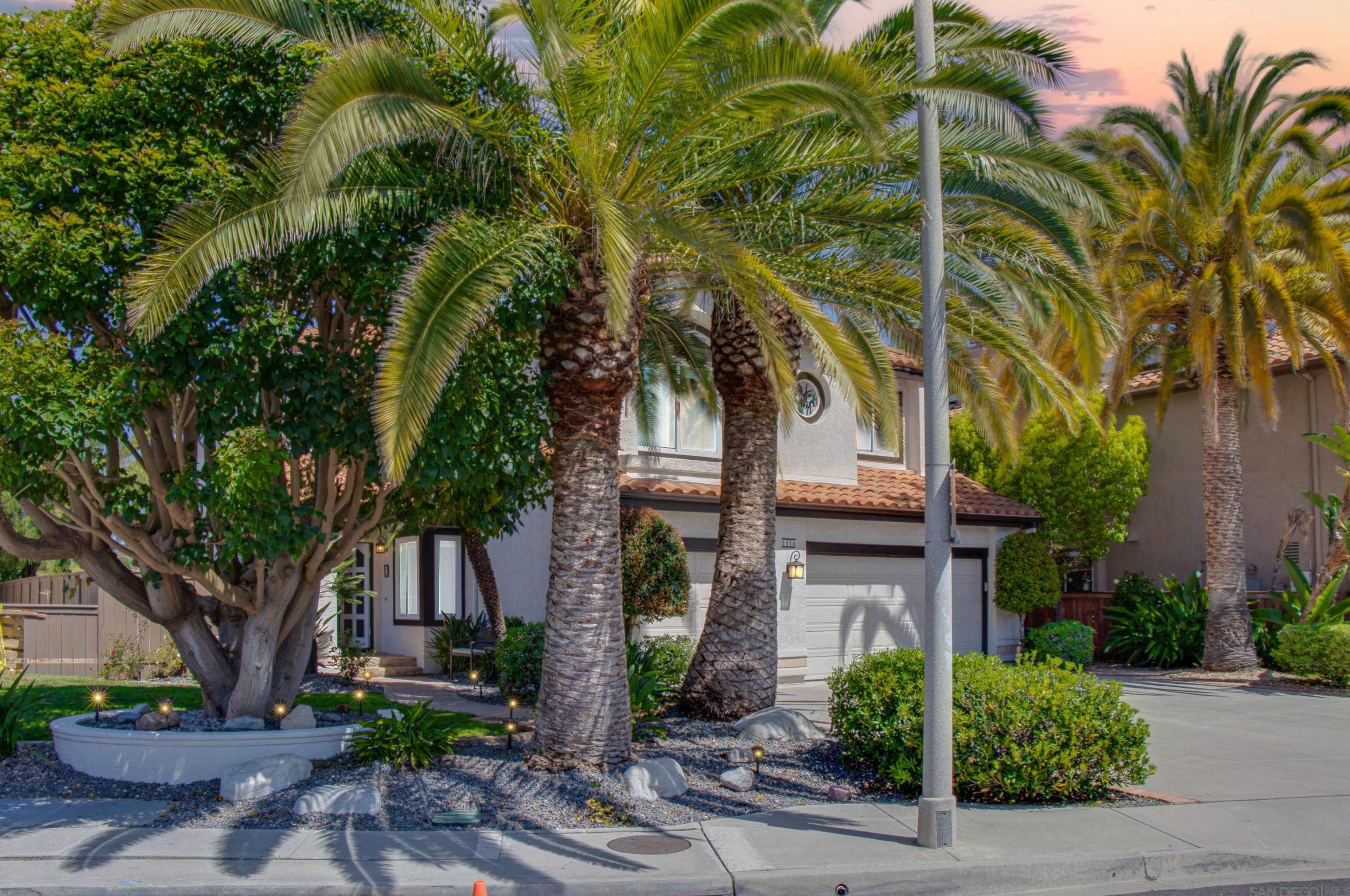 1616 Mountain Pass Cir, Vista CA  92081-8811 exterior