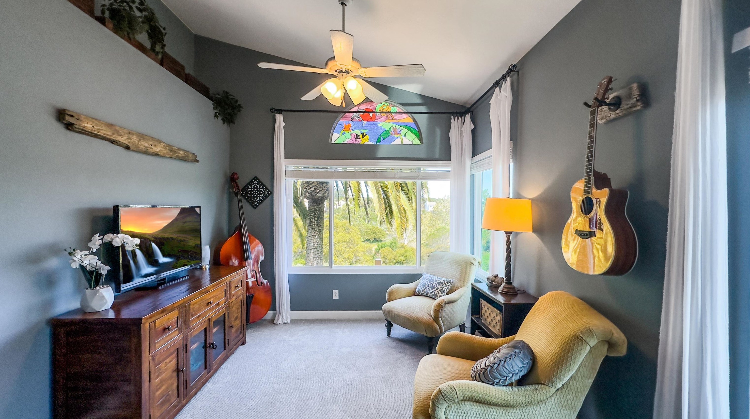 1616 Mountain Pass Cir, Vista CA  92081-8811 exterior