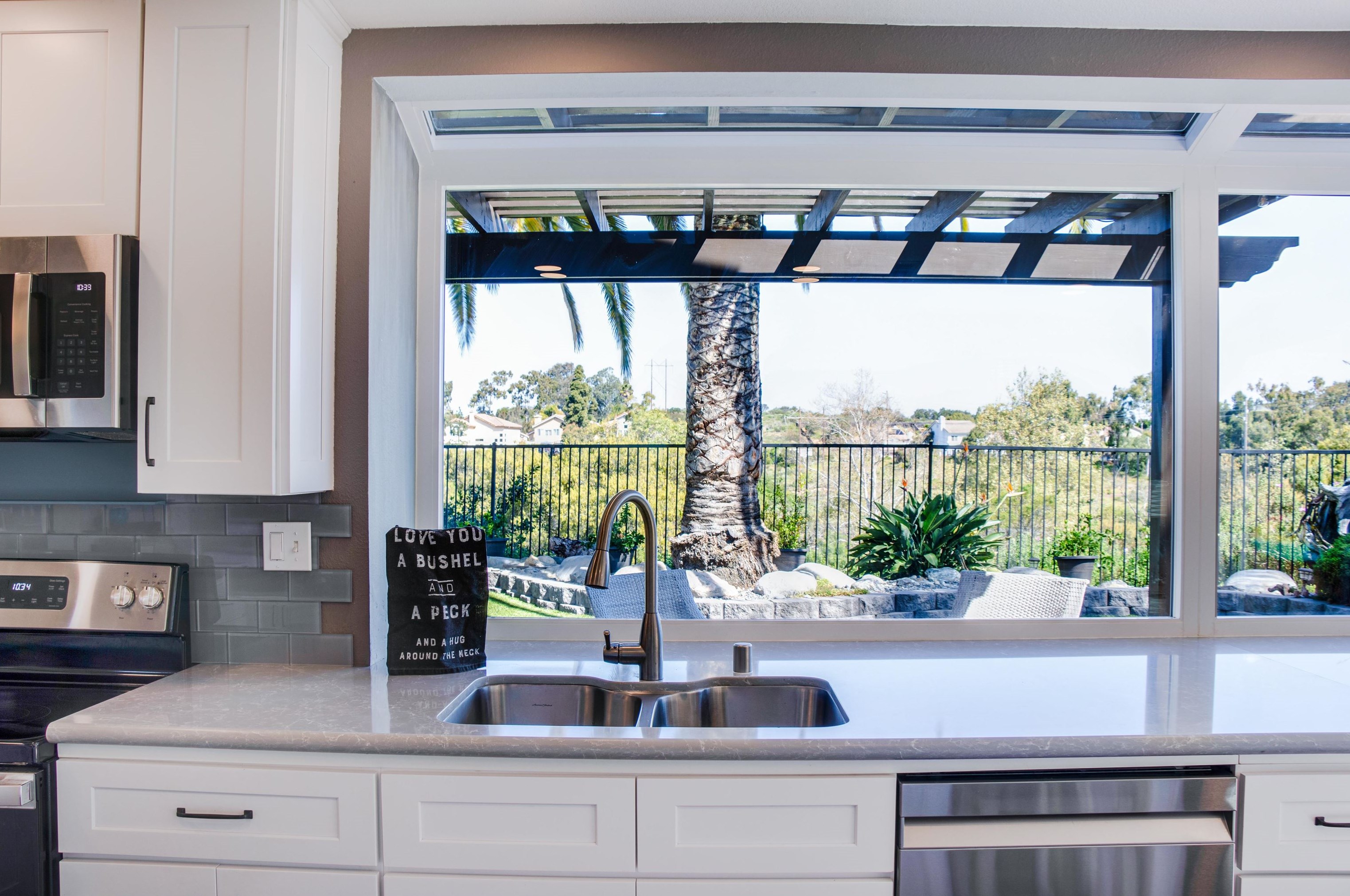 1616 Mountain Pass Cir, Vista CA  92081-8811 exterior