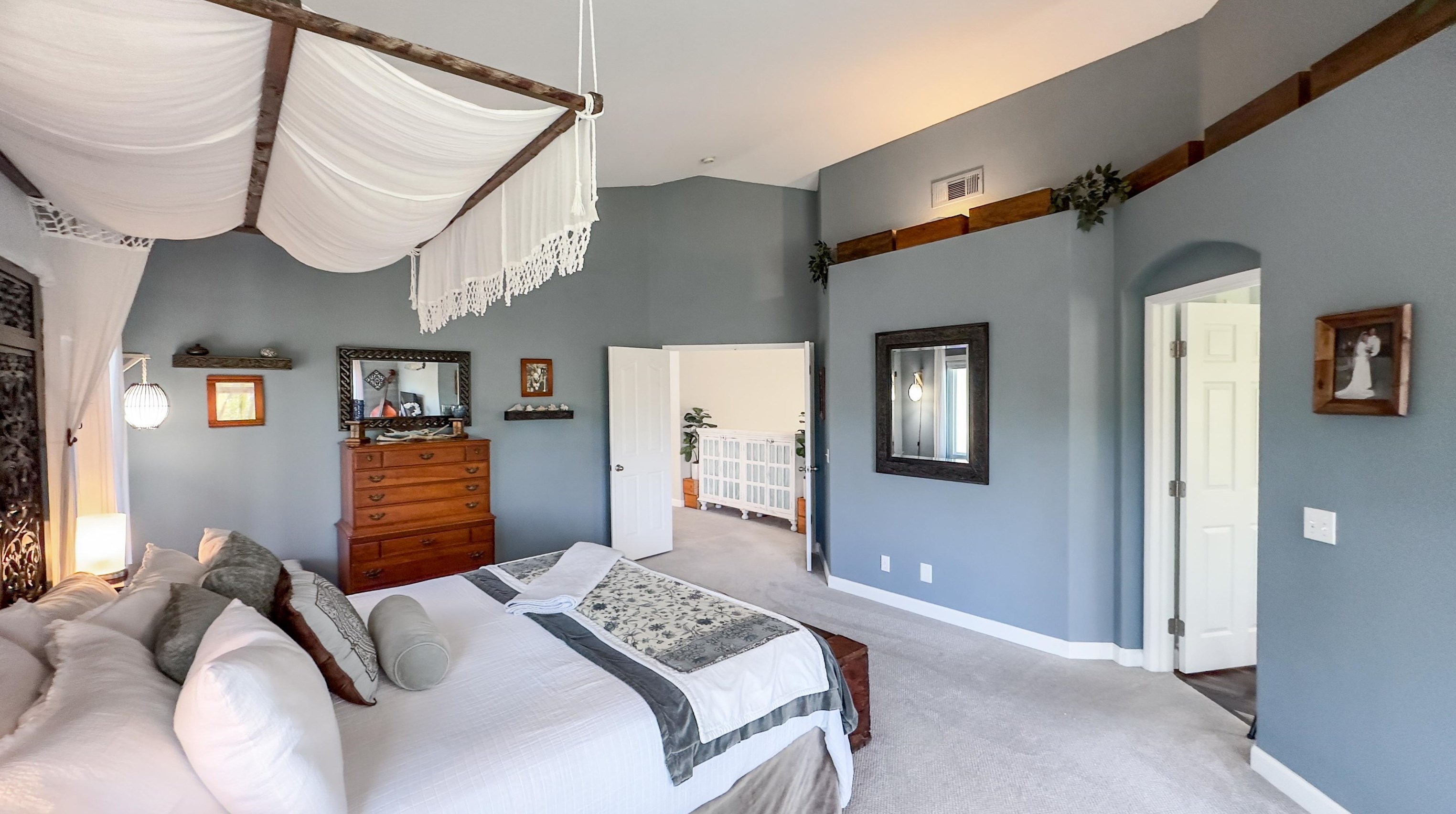 1616 Mountain Pass Cir, Vista CA  92081-8811 exterior