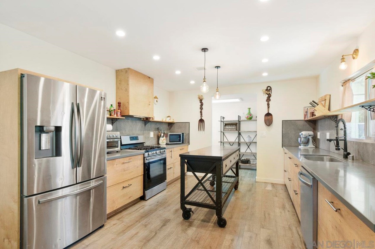 651 Landis Ave, Chula Vista CA  91910-5710 exterior