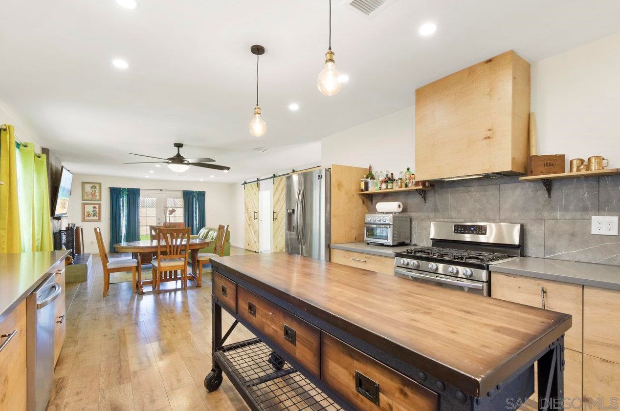 651 Landis Ave, Chula Vista CA  91910-5710 exterior