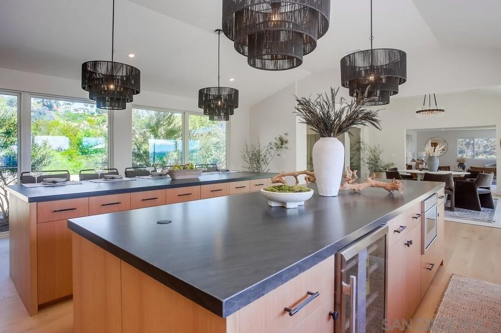 2133 Woodwind Dr, Encinitas CA  92024-6434 exterior
