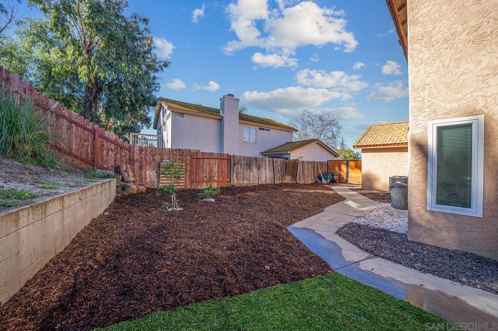 29769 Stonewood Rd, Temecula CA  92591-5303 exterior