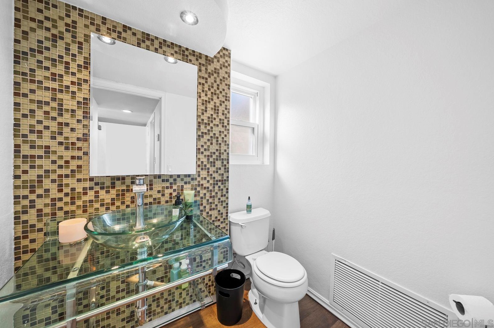 29769 Stonewood Rd, Temecula CA  92591-5303 exterior