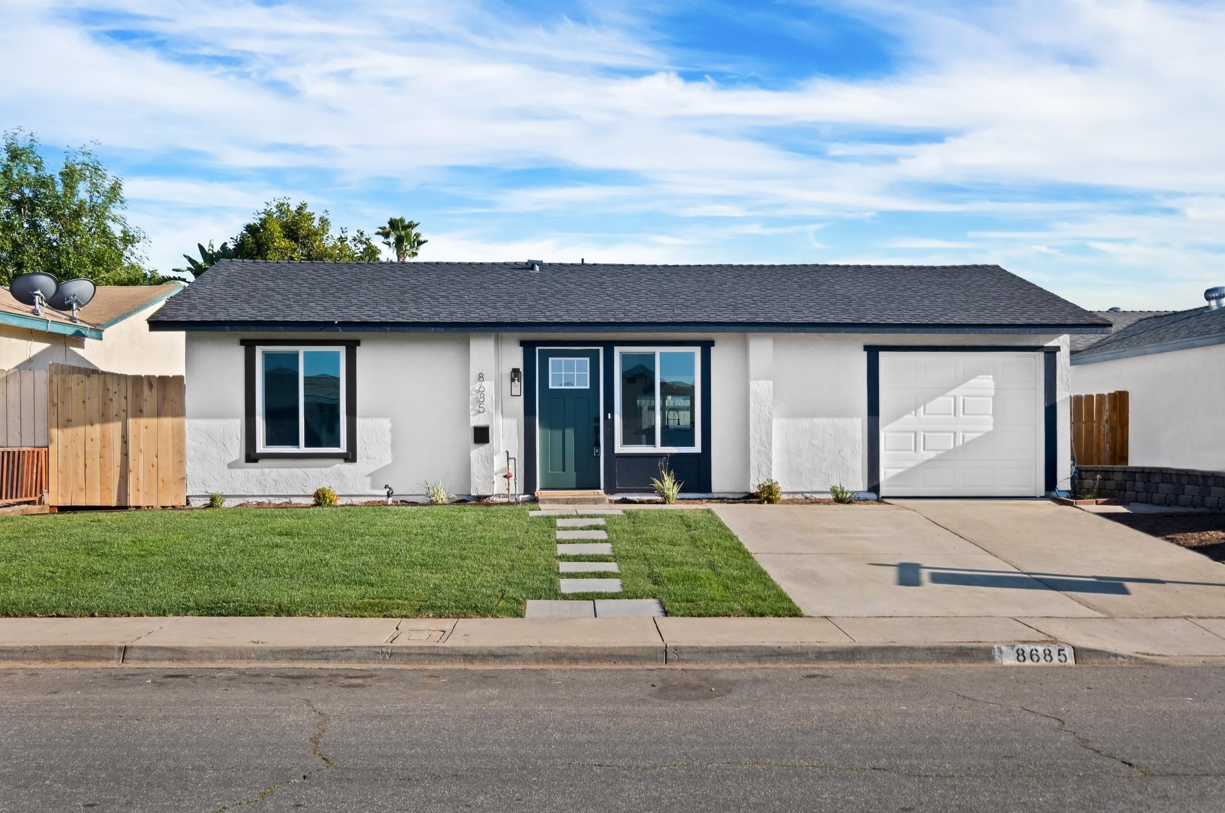 8685 Hebrides Dr, San Diego CA 92126-3314 exterior