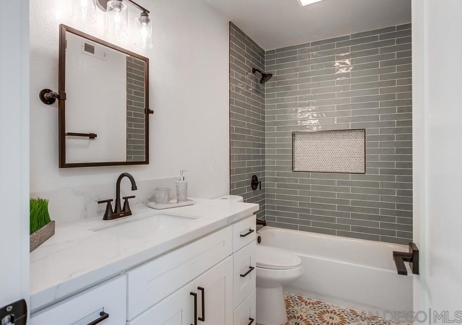 774 Grey Hawk Ct, Oceanside CA  92057-6353 exterior