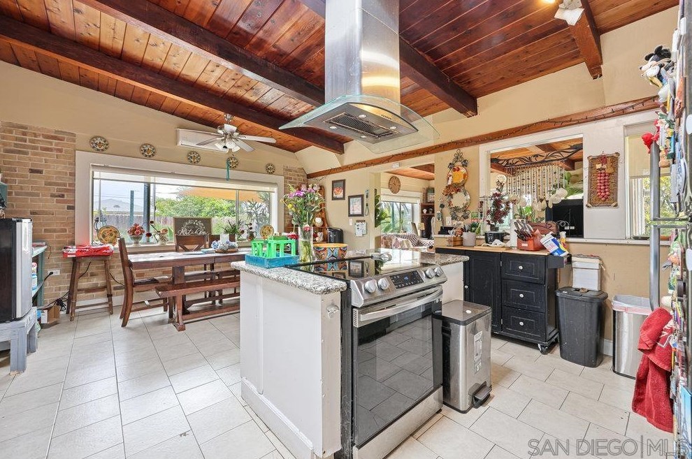 3738 King St, La Mesa CA  91941-7437 exterior