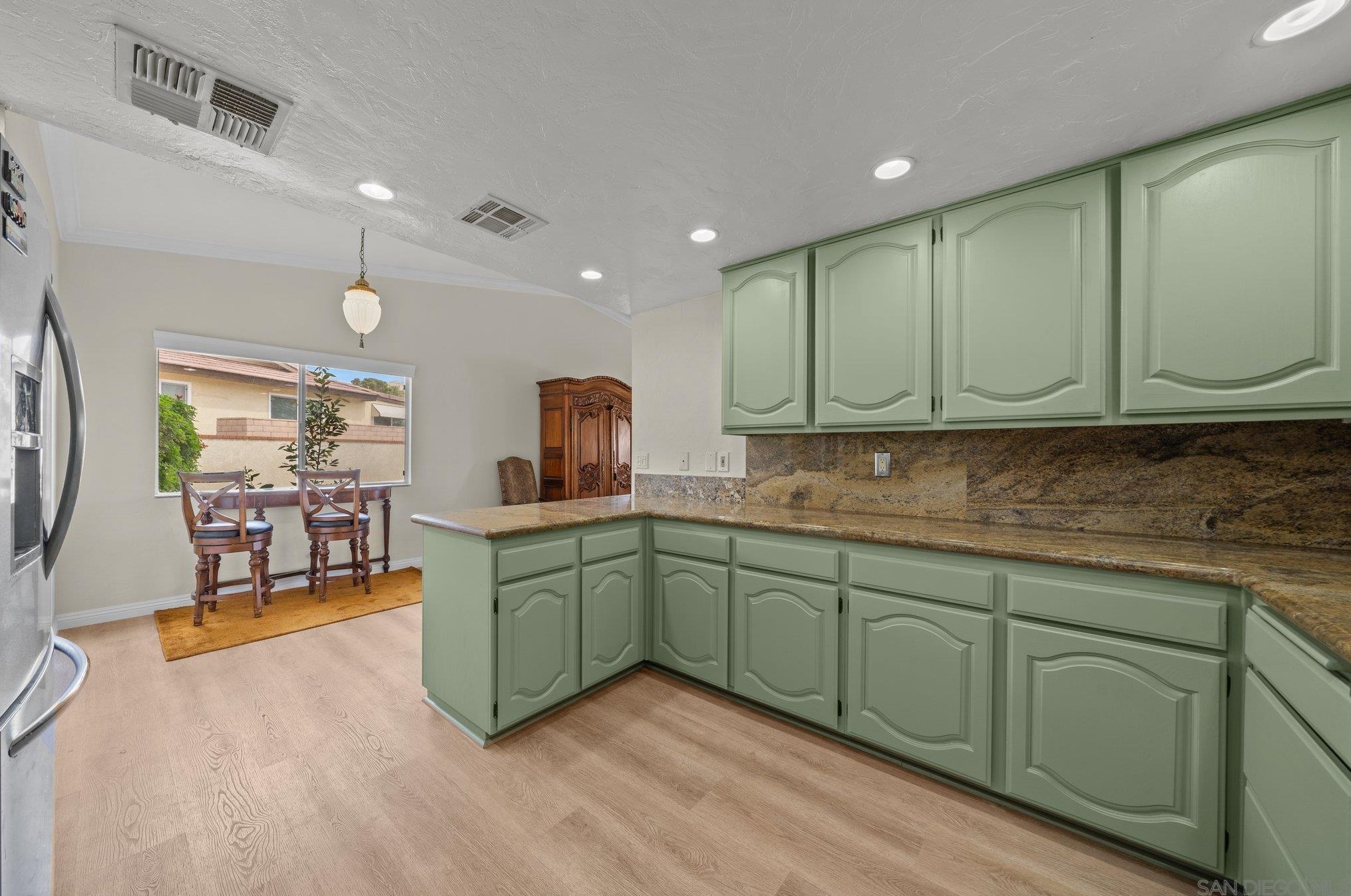 9721 Siwanoy Dr, Desert Hot Springs CA  92240-1330 exterior