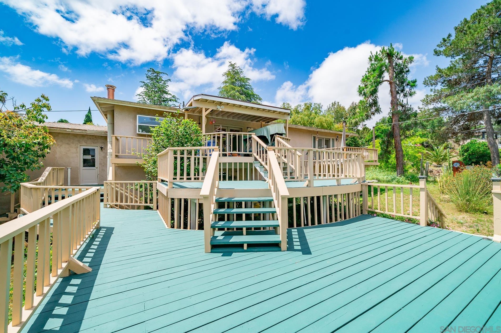 1155 Lita Ln, Vista CA  92084-7235 exterior