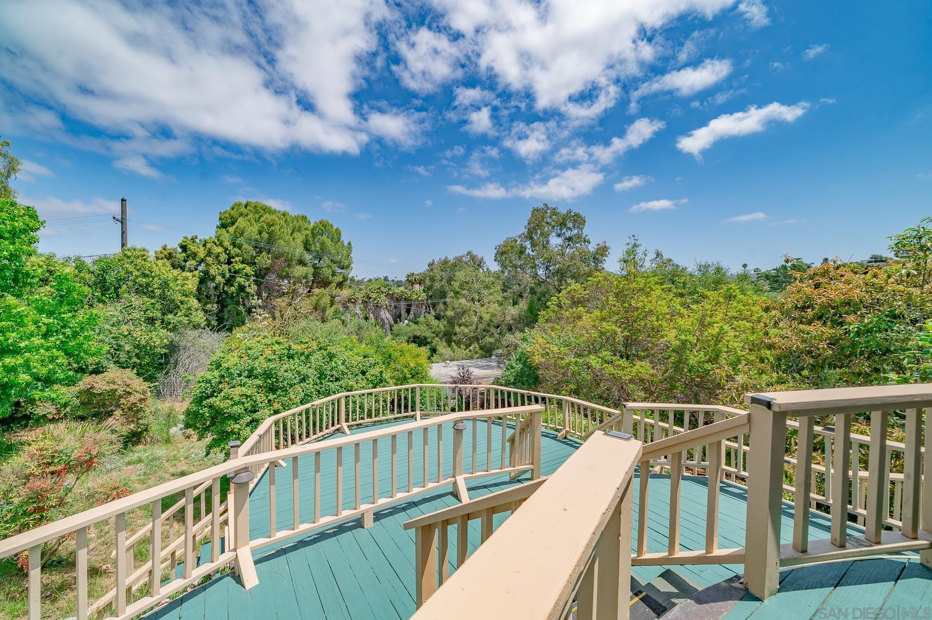 1155 Lita Ln, Vista CA  92084-7235 exterior