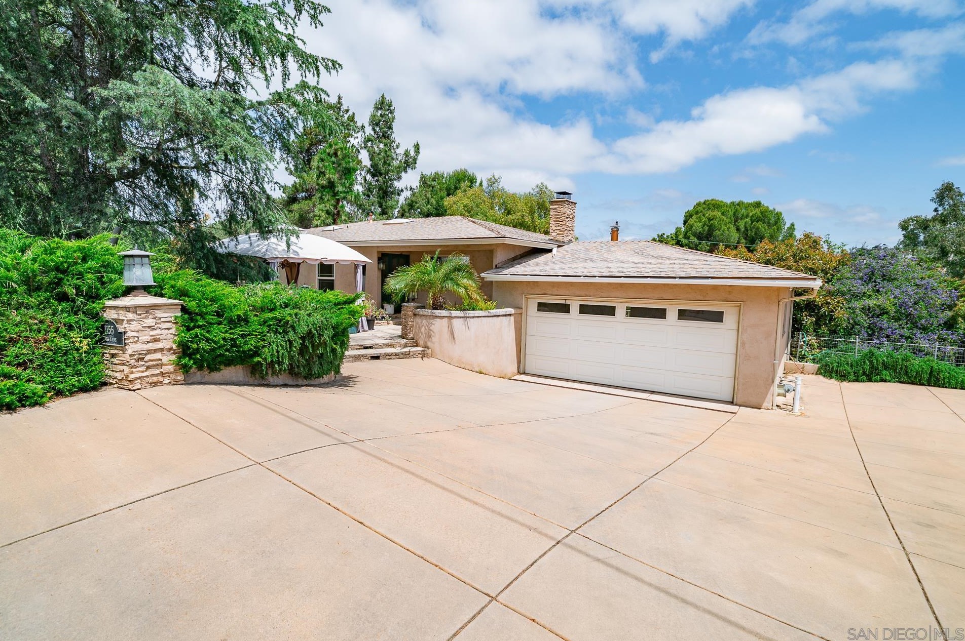 1155 Lita Ln, Vista CA  92084-7235 exterior