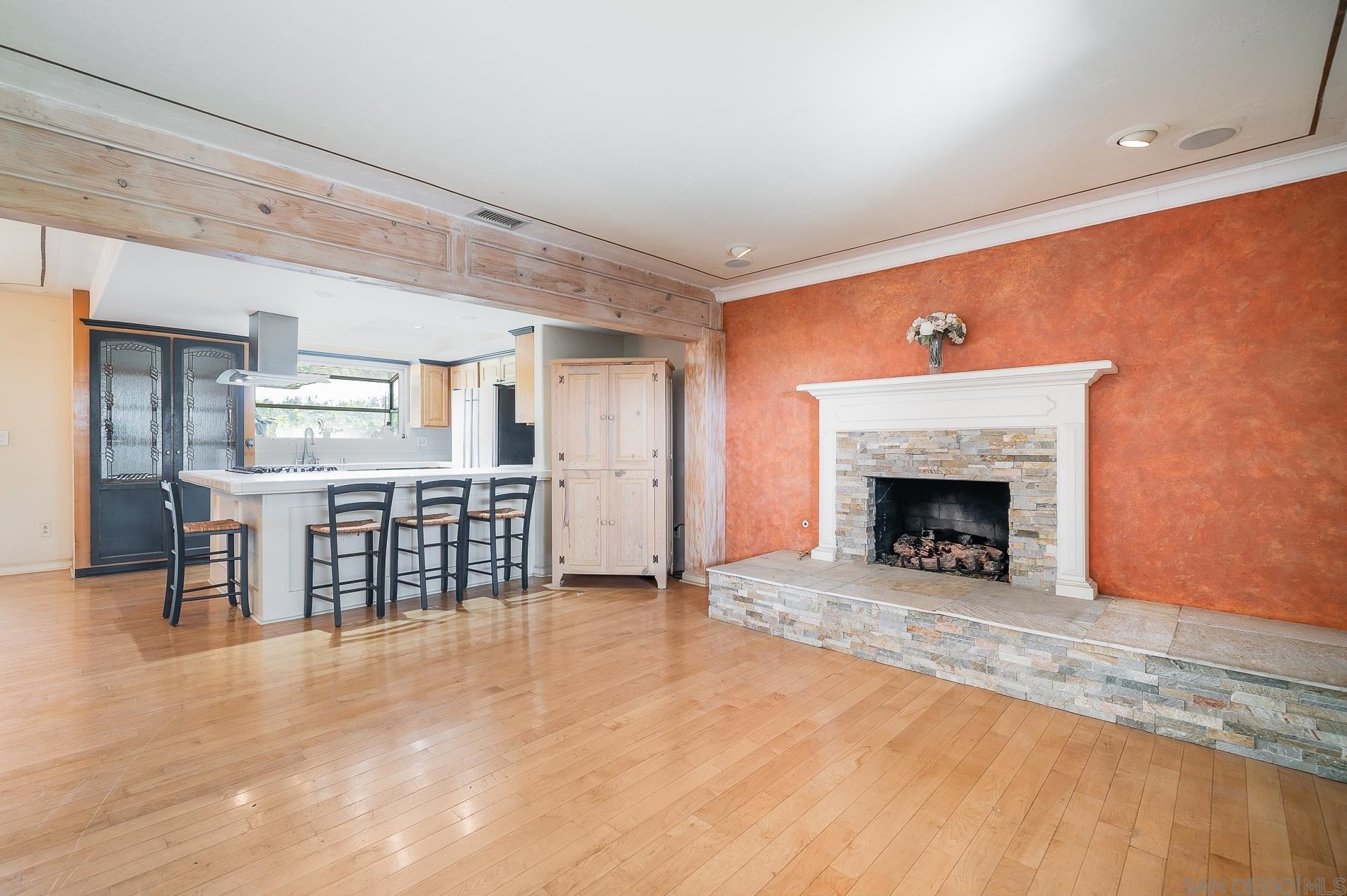 1155 Lita Ln, Vista CA  92084-7235 exterior