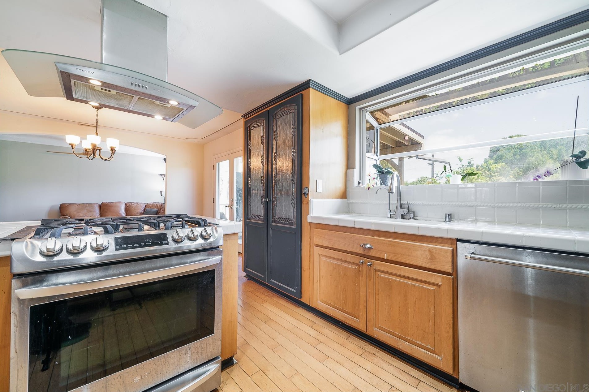 1155 Lita Ln, Vista CA  92084-7235 exterior